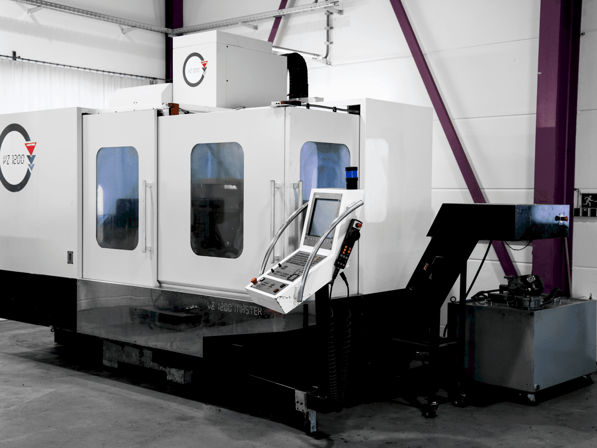 Widok z przodu maszyny WEMAS VZ 1200