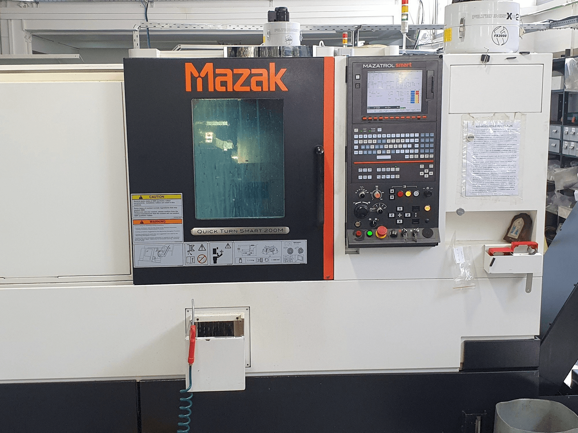 Widok z przodu maszyny Mazak QTS200M