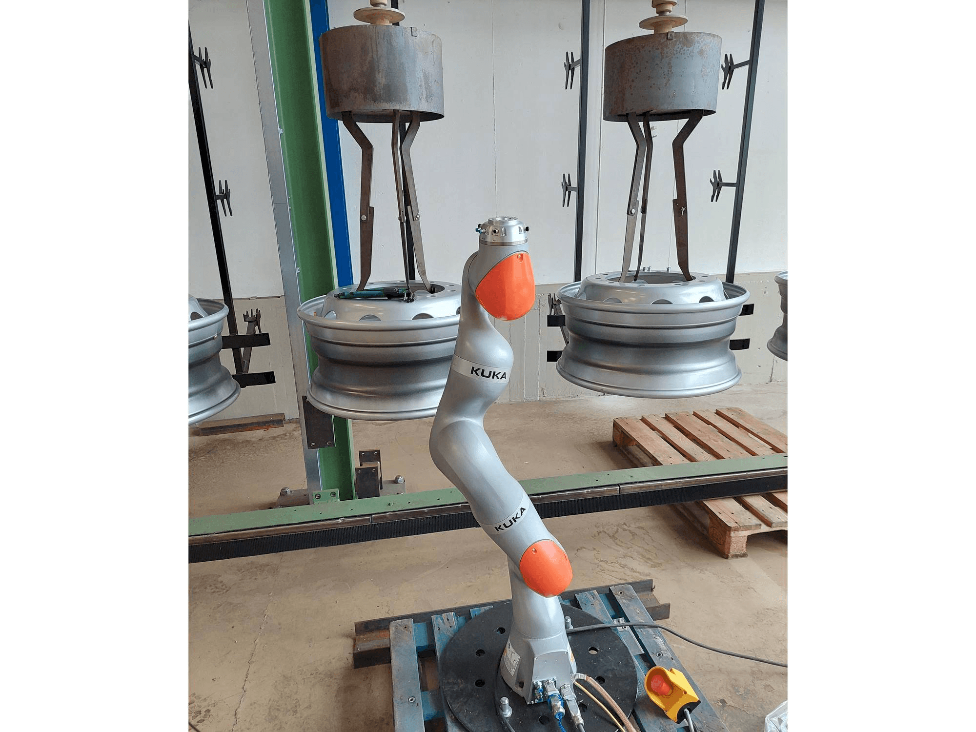 Widok z przodu maszyny KUKA LBR iiwa 7