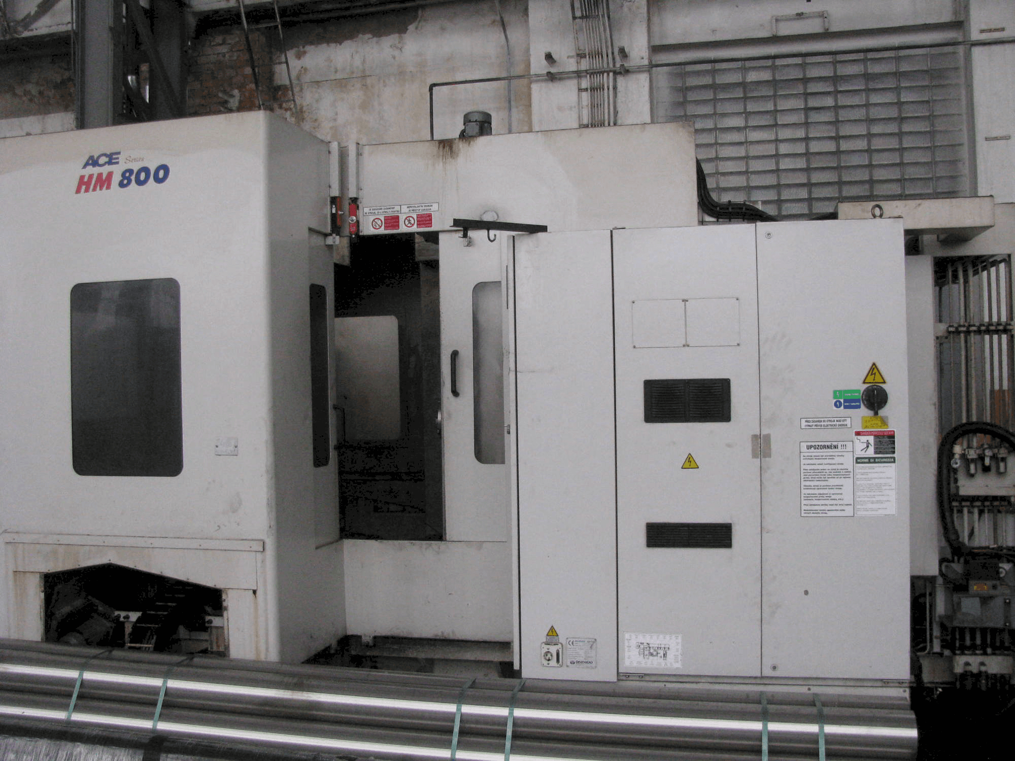 Widok z przodu maszyny DAEWOO ACE-HM 800