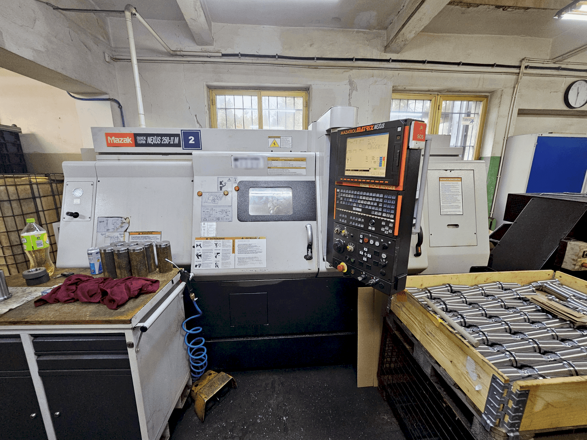 Widok z przodu maszyny Mazak QUICKTURN NEXUS 250-II M