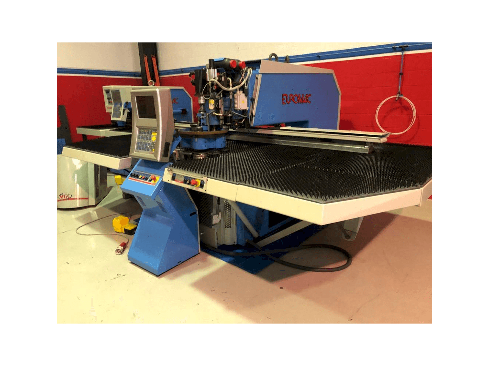 Widok z przodu maszyny Euromac MTX 1250-30-2000 AI