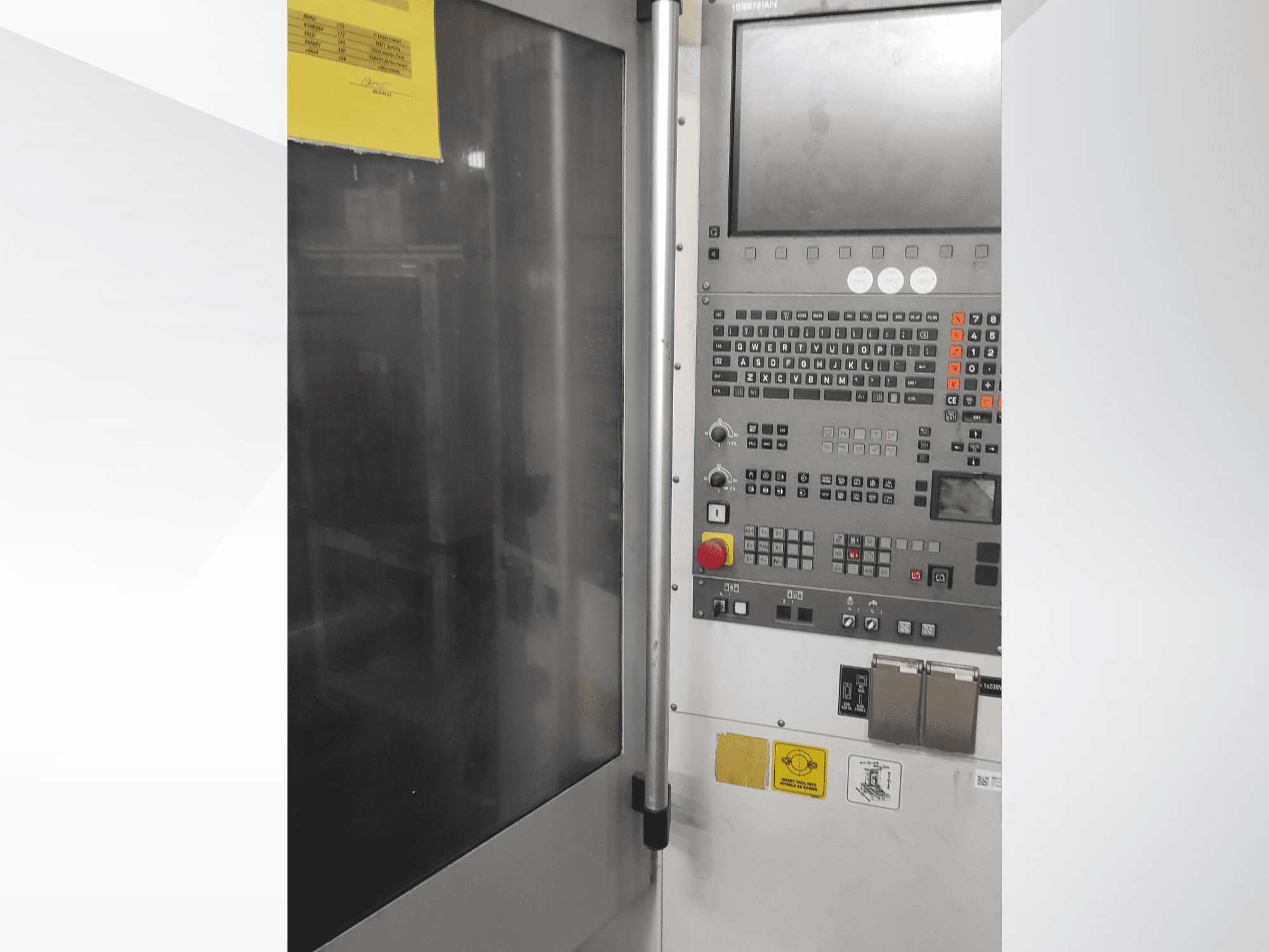 Panel sterowania maszyny przemysłowej Herrmann, widok z przodu, z przyciskami, ekranem dotykowym i etykietami operacyjnymi.