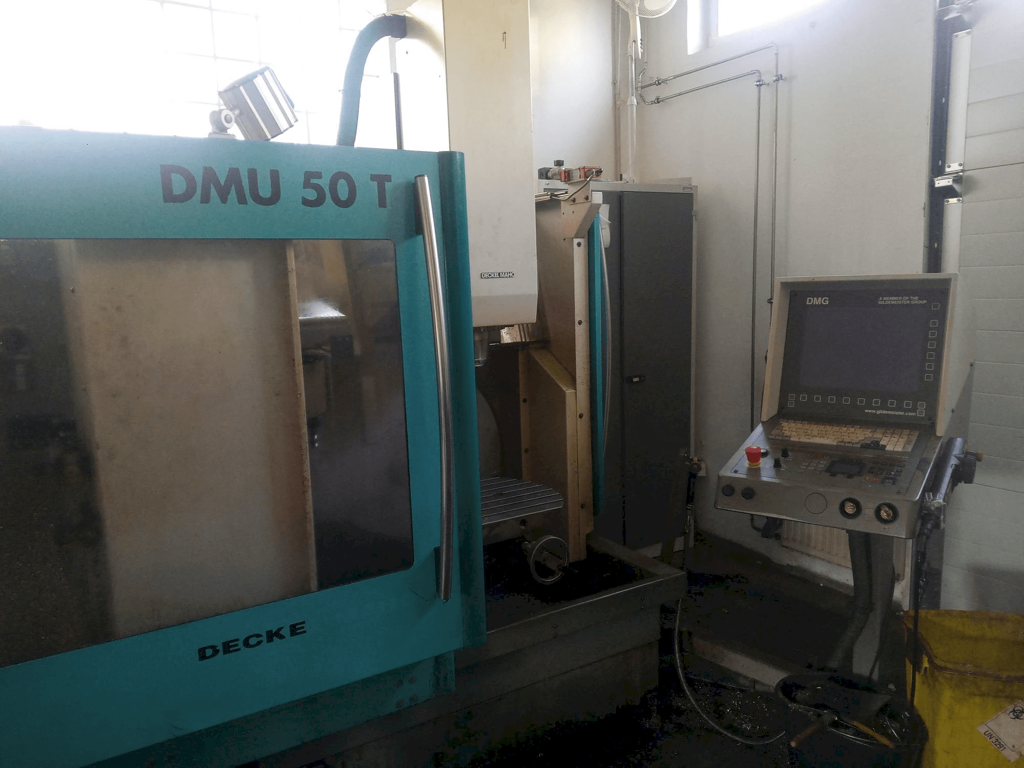 Widok z przodu maszyny DECKEL MAHO DMU 50 T