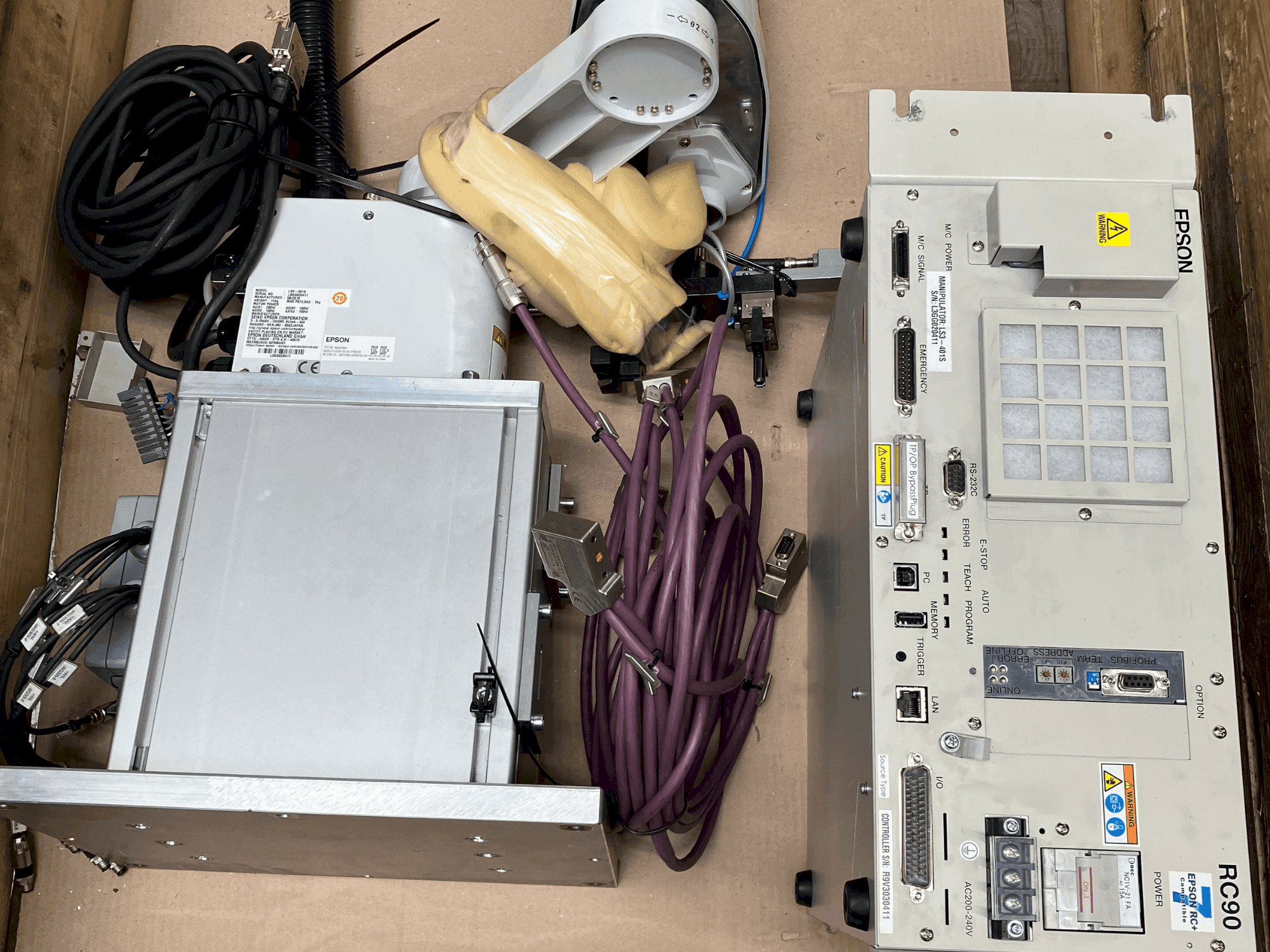 Widok z przodu maszyny EPSON LS6-602S