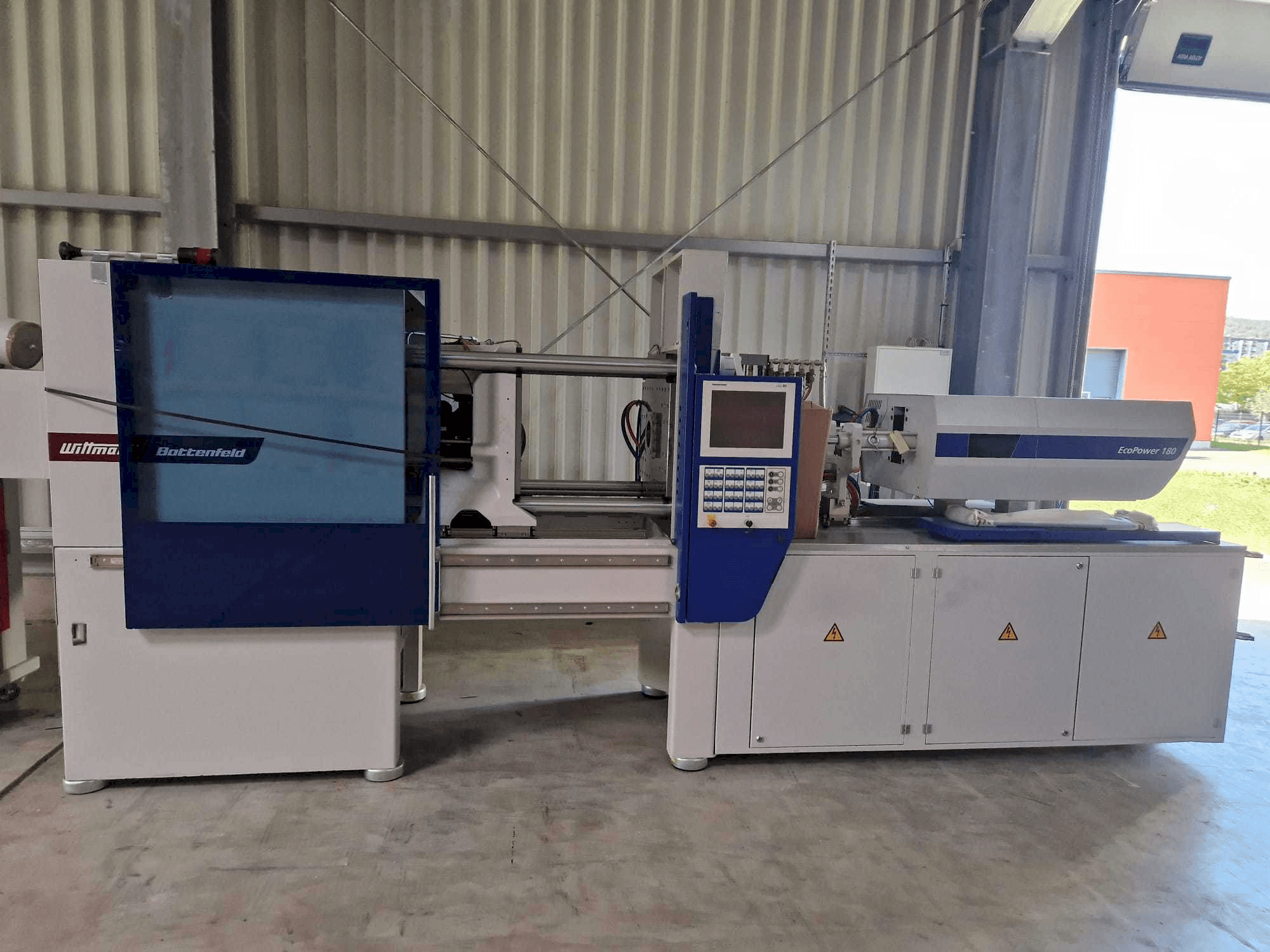 Widok z przodu maszyny Battenfeld EcoPower180