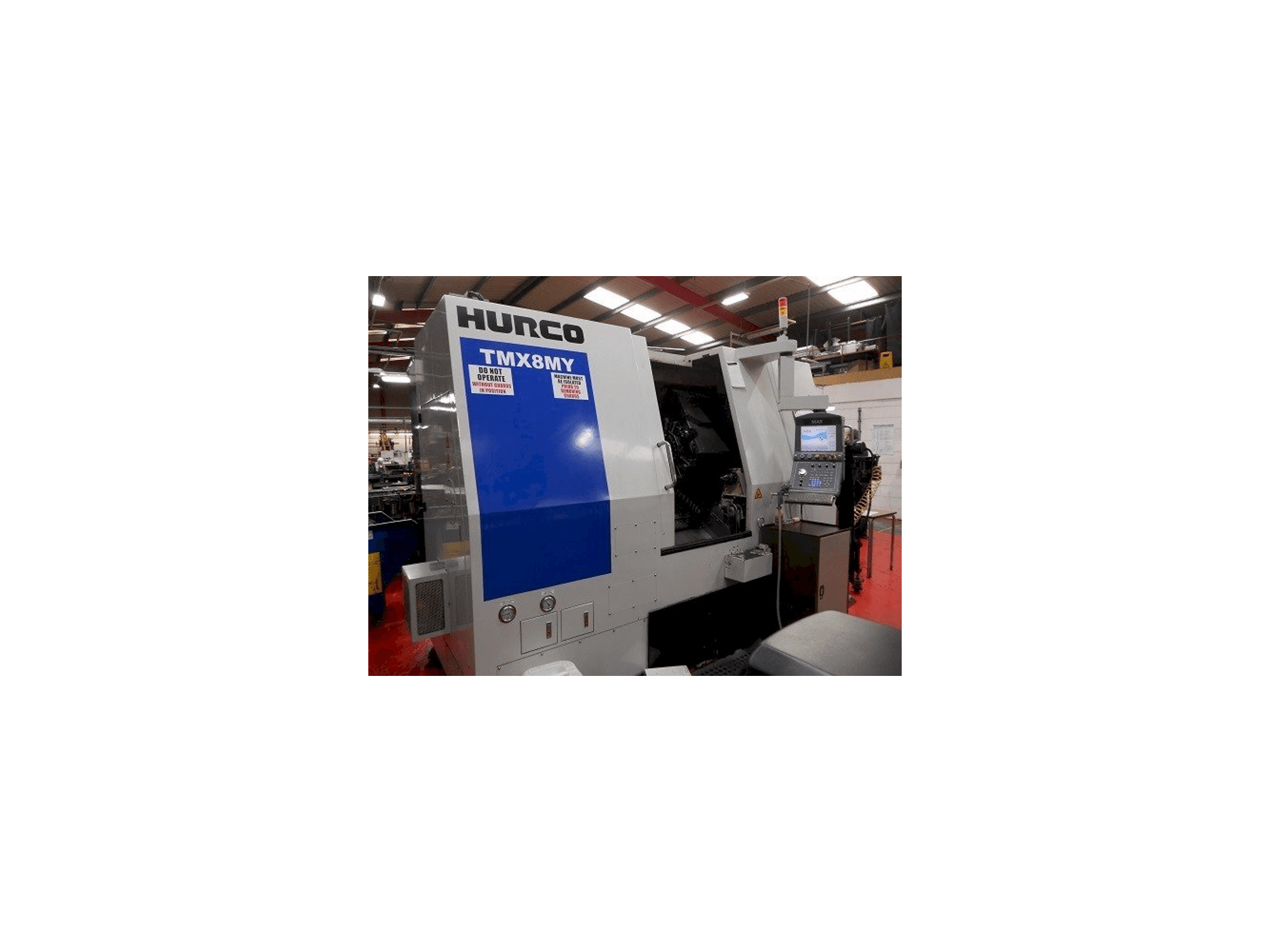 Widok z przodu maszyny Hurco TMX 8MY