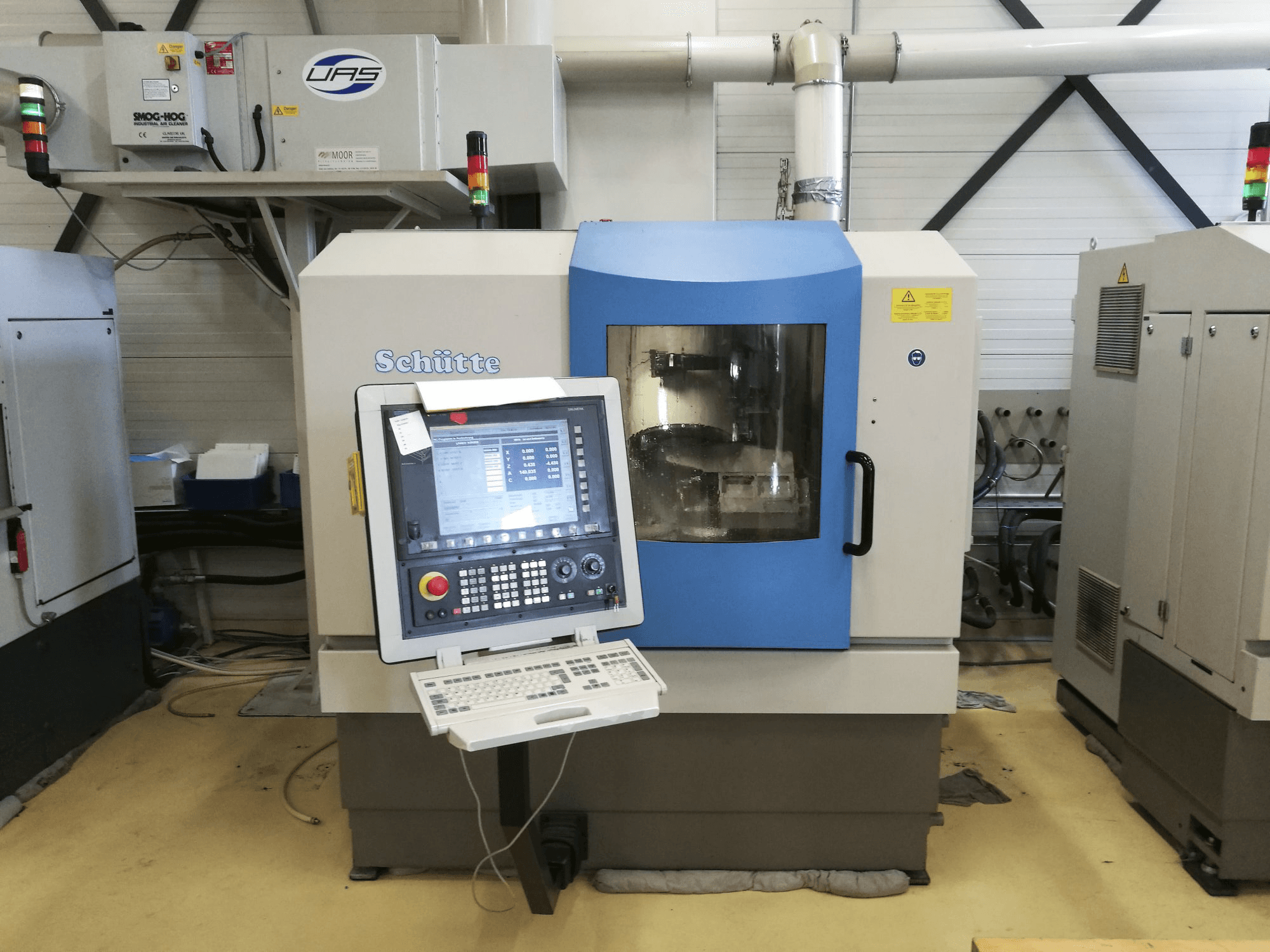 Widok z przodu maszyny Schuette WU305L