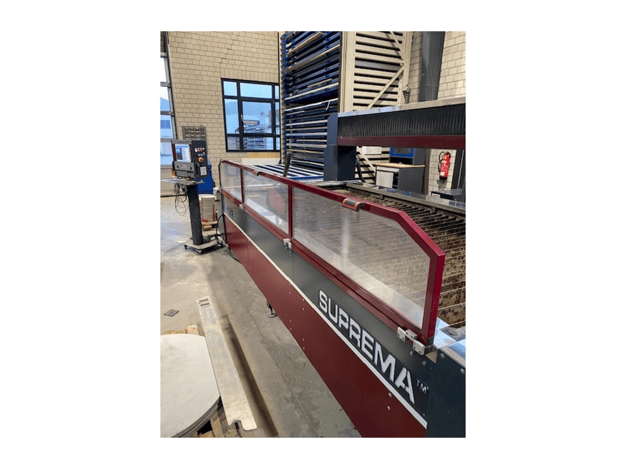 Widok z przodu maszyny Waterjet Italy Suprem