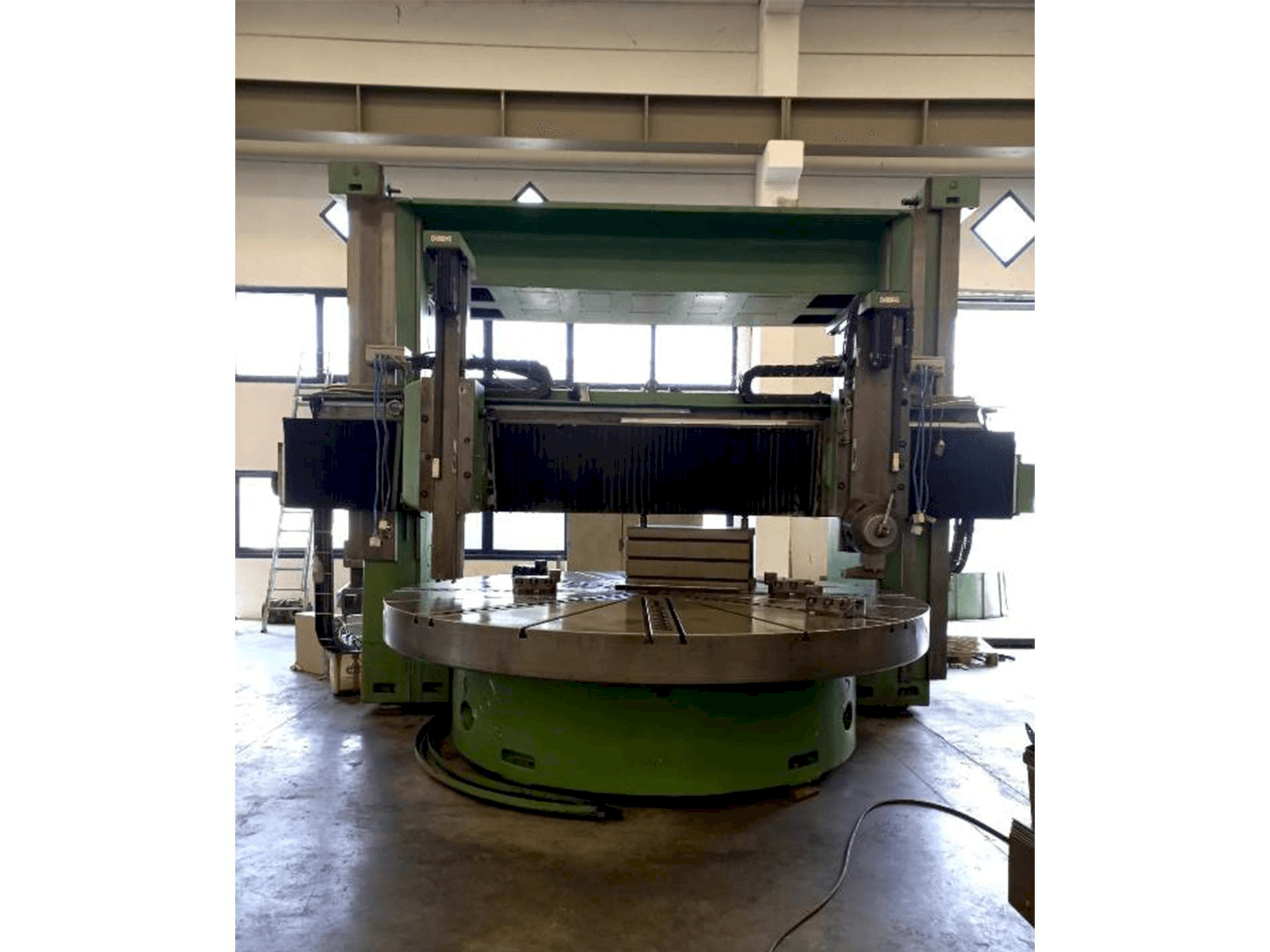 Widok z przodu maszyny Titan SC 43 ECS 1400