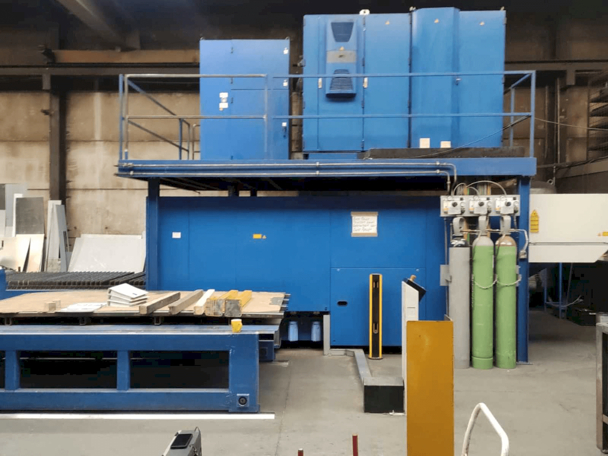 Widok z przodu maszyny Trumpf Trulaser 3030