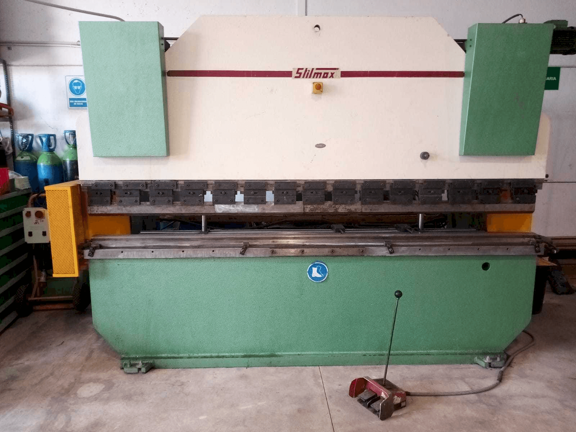Widok z przodu maszyny STILMAX 3100