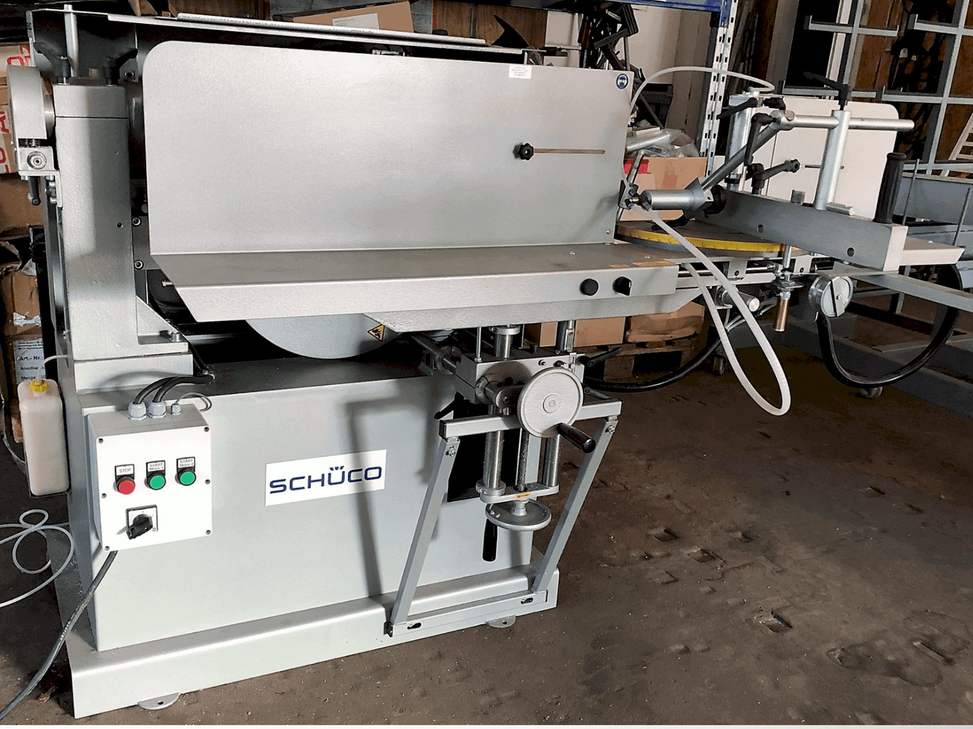 Widok z przodu maszyny SCHÜCO AS 450