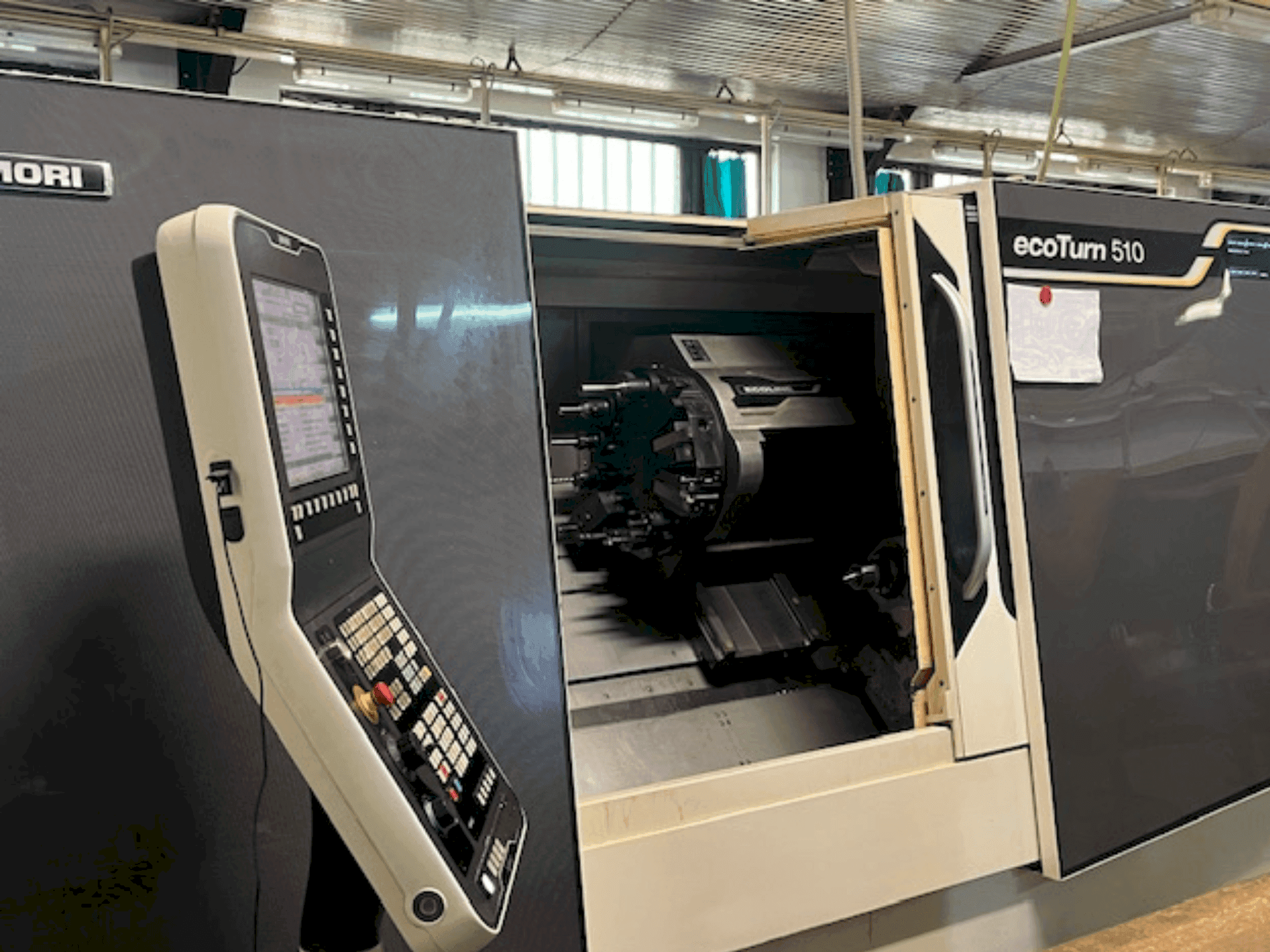 Widok z przodu maszyny Gildemeister EcoTurn 510