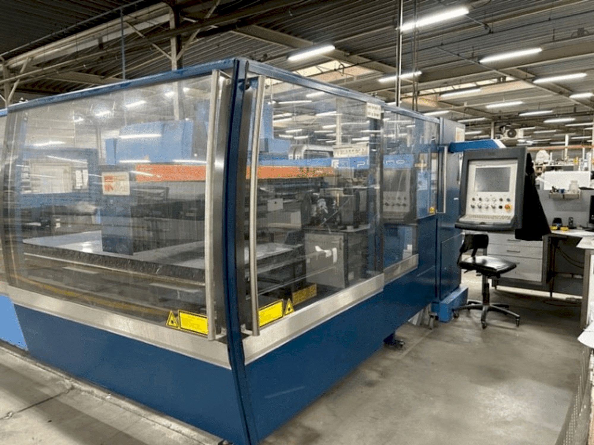 Widok z przodu maszyny Prima Power PLATINO HS P20L 2040 (2008)
