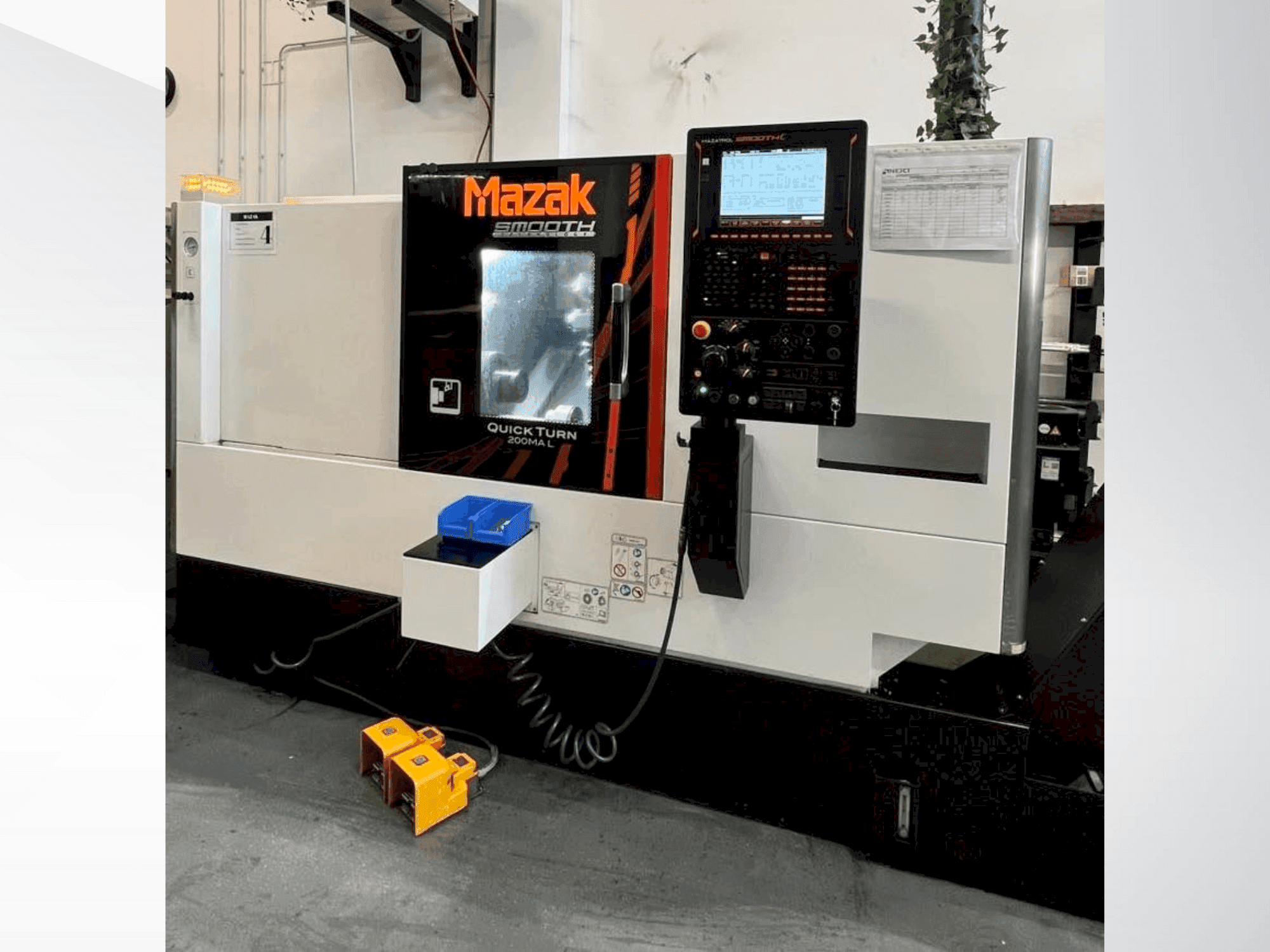Widok z przodu maszyny Mazak Quick Turn 200MA L