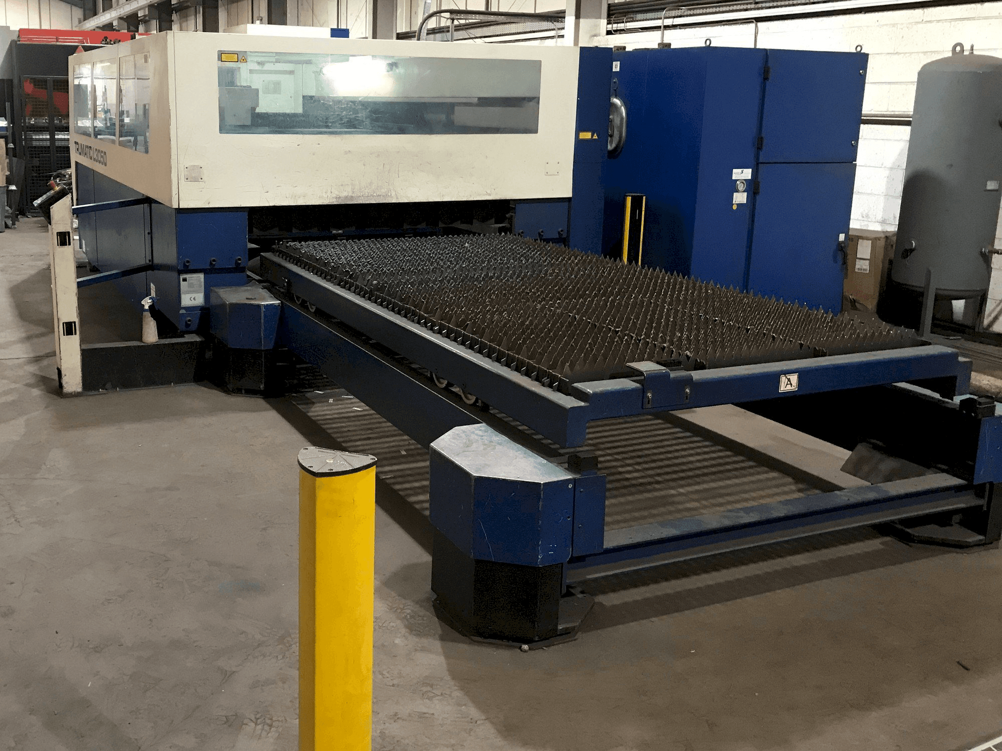 Widok z przodu maszyny Trumpf Trumatic L3050
