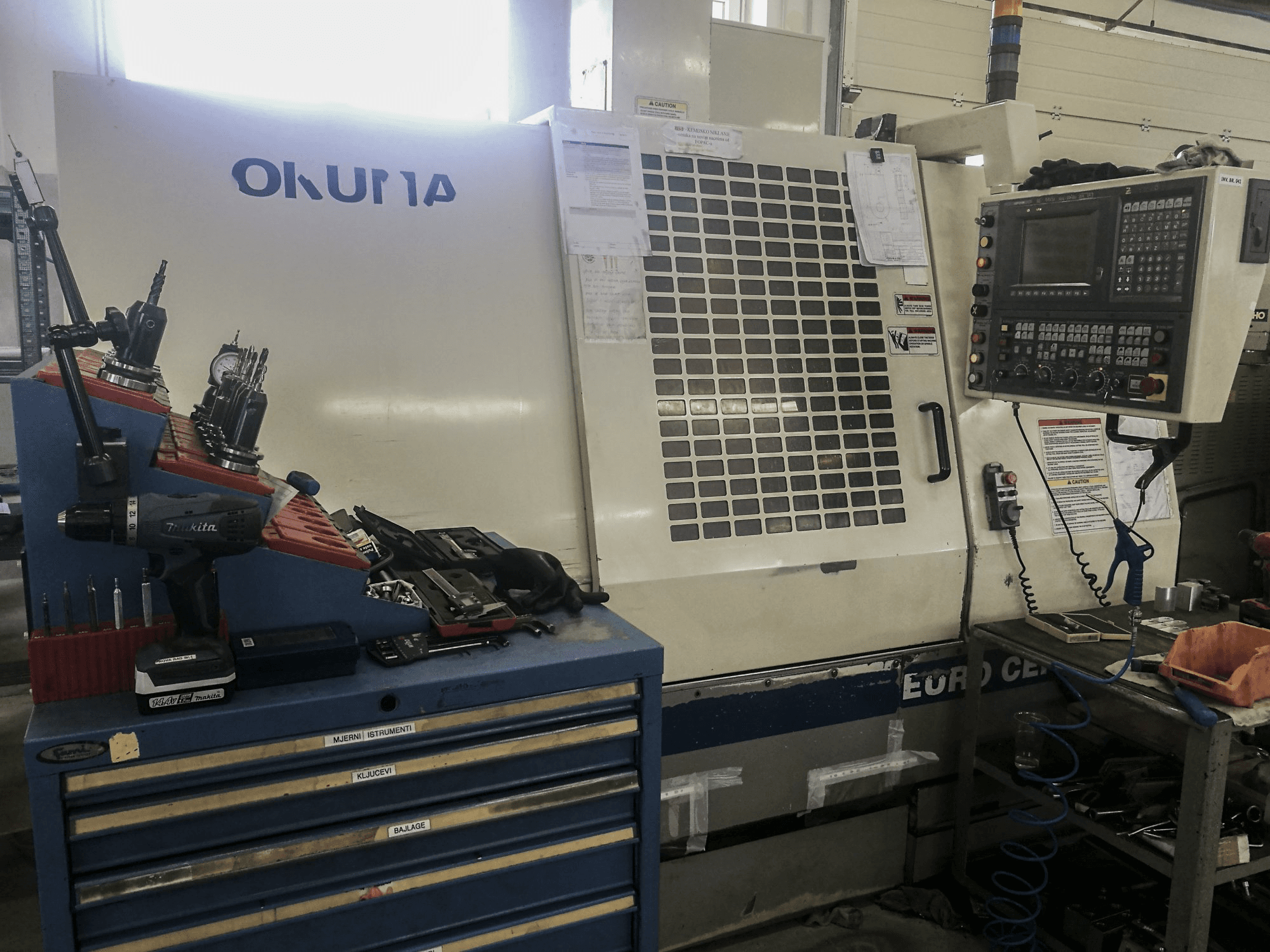 Widok z przodu maszyny Okuma EURO CENTER V50