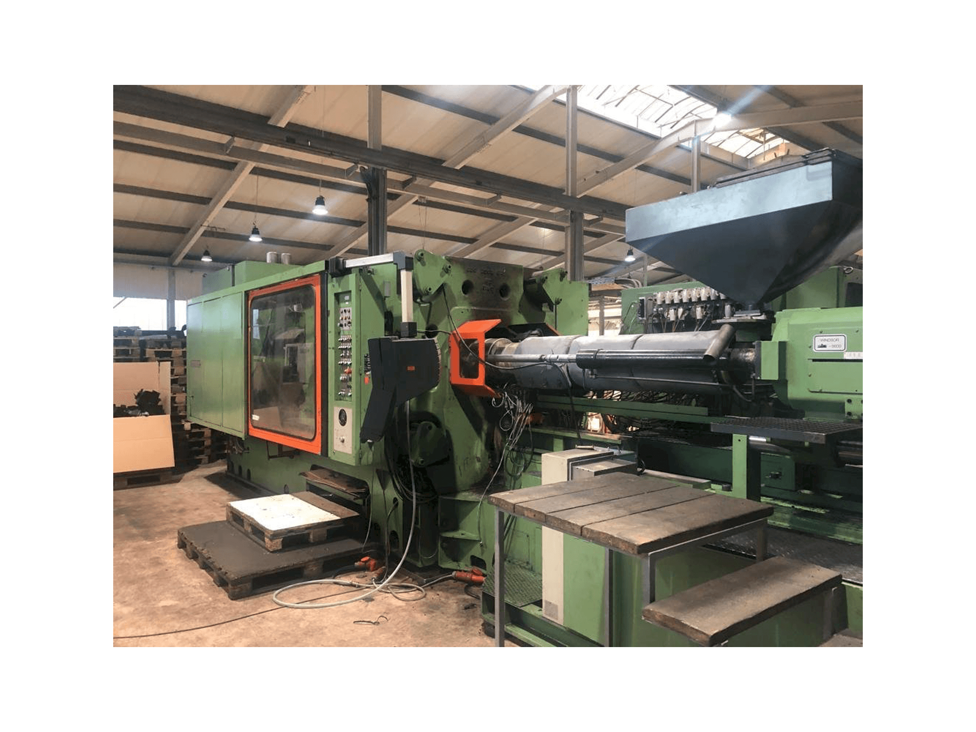 Widok lewej strony maszyny Windsor W1000