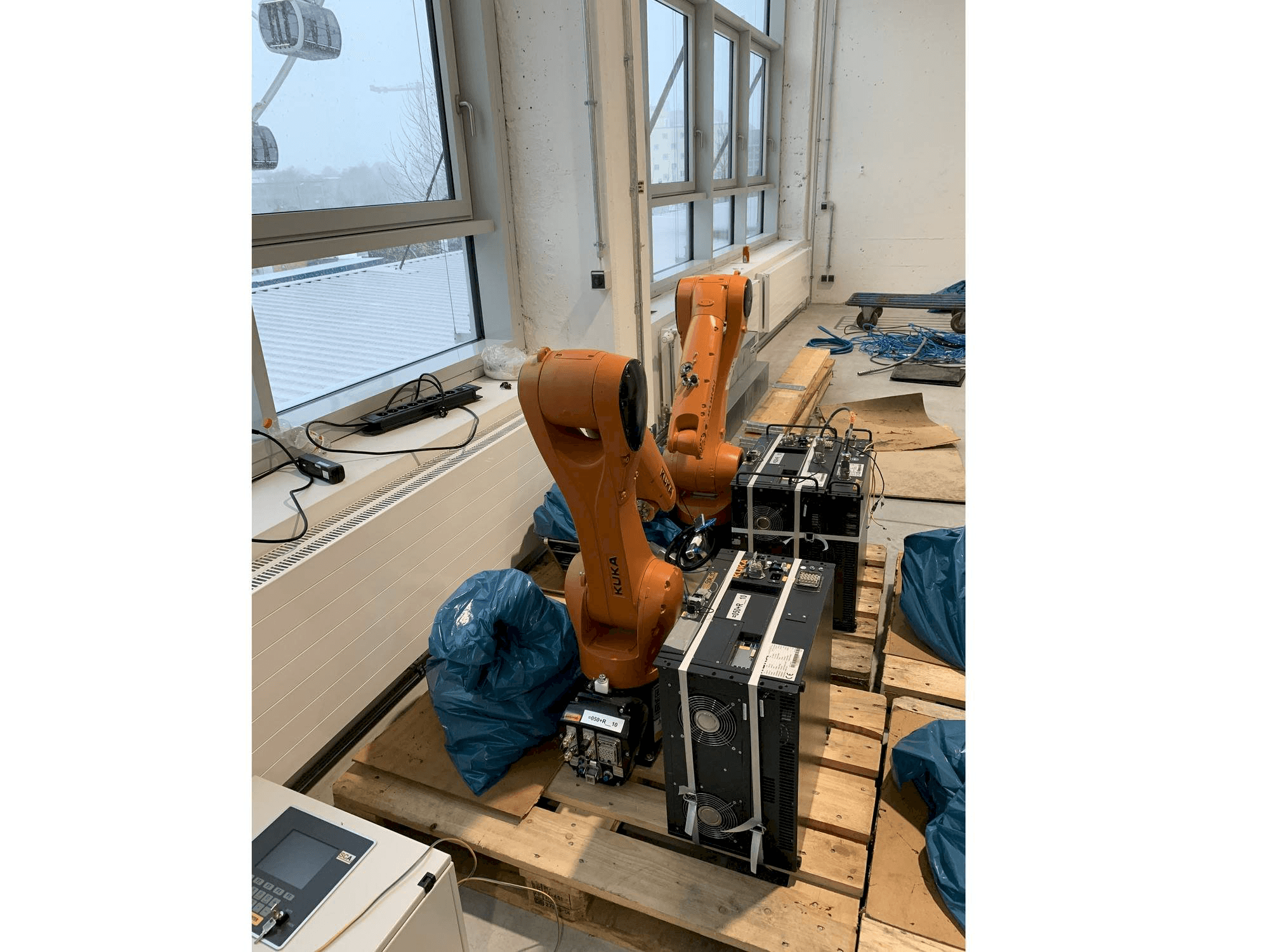 Widok z przodu maszyny KUKA KR10 R1100