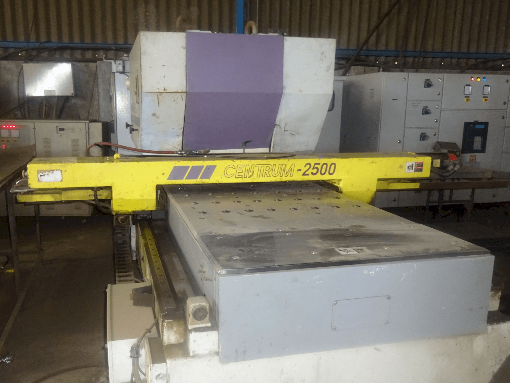 Widok z przodu maszyny Murata Wiedemann C-2500