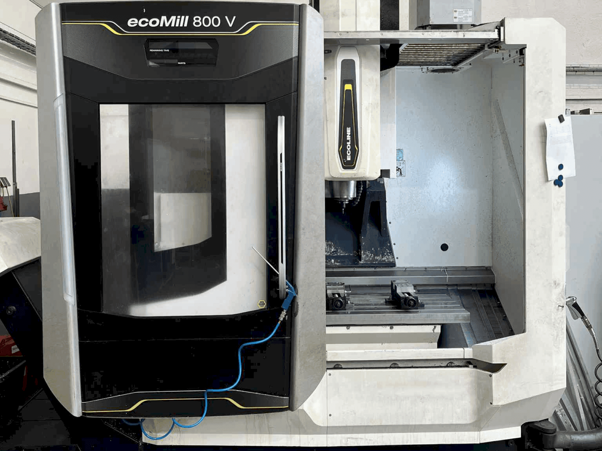 Widok z przodu maszyny DMG ecoMill 800 V