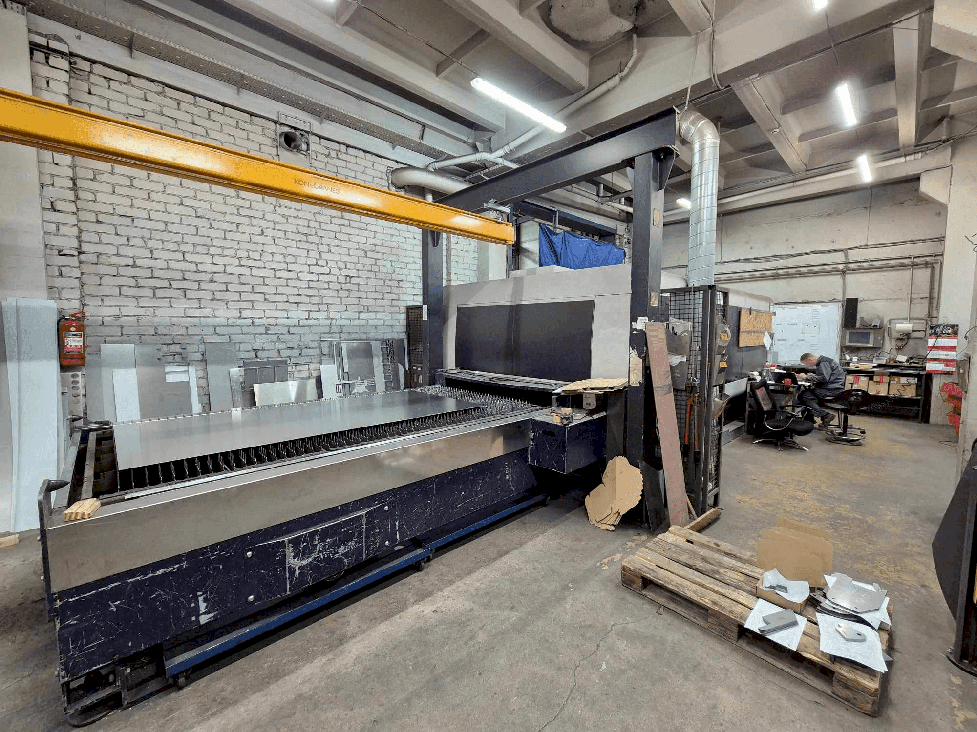 Widok z przodu maszyny Bystronic BySprint Fiber 3015 (2012)