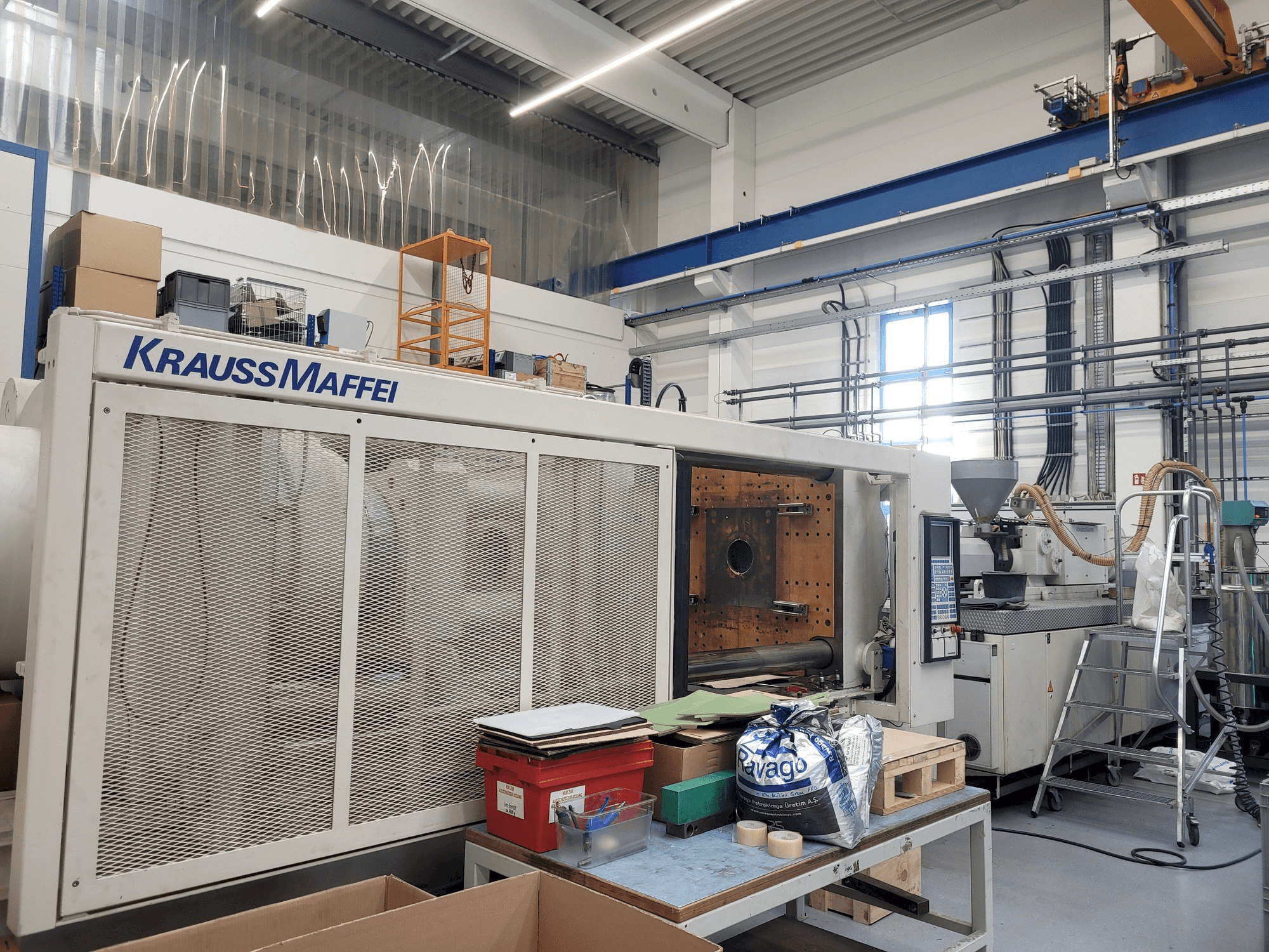 Widok z przodu maszyny Krauss Maffei 650-4350BM-MC4