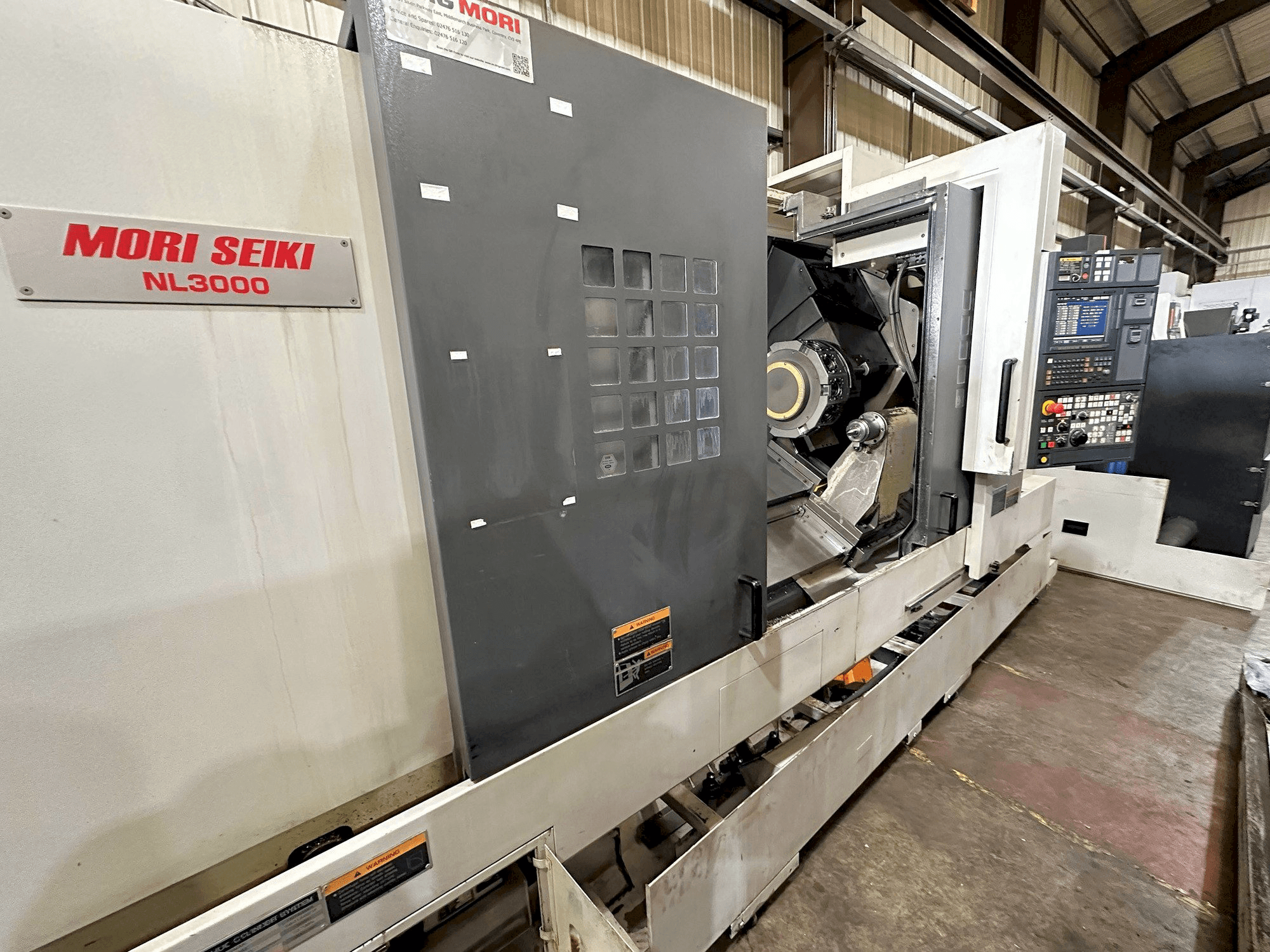 Widok z przodu maszyny MORI SEIKI NL3000Y/1250