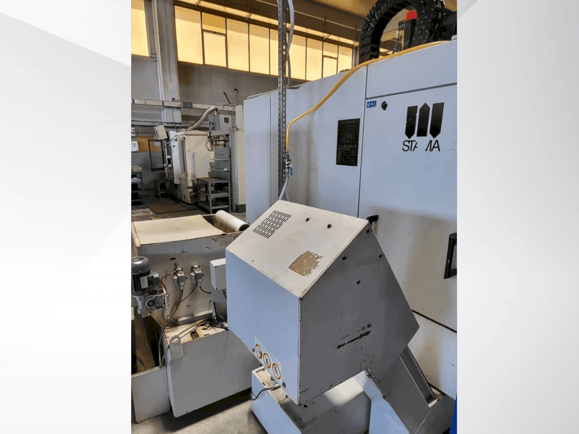 Widok z przodu maszyny STAMA MC325