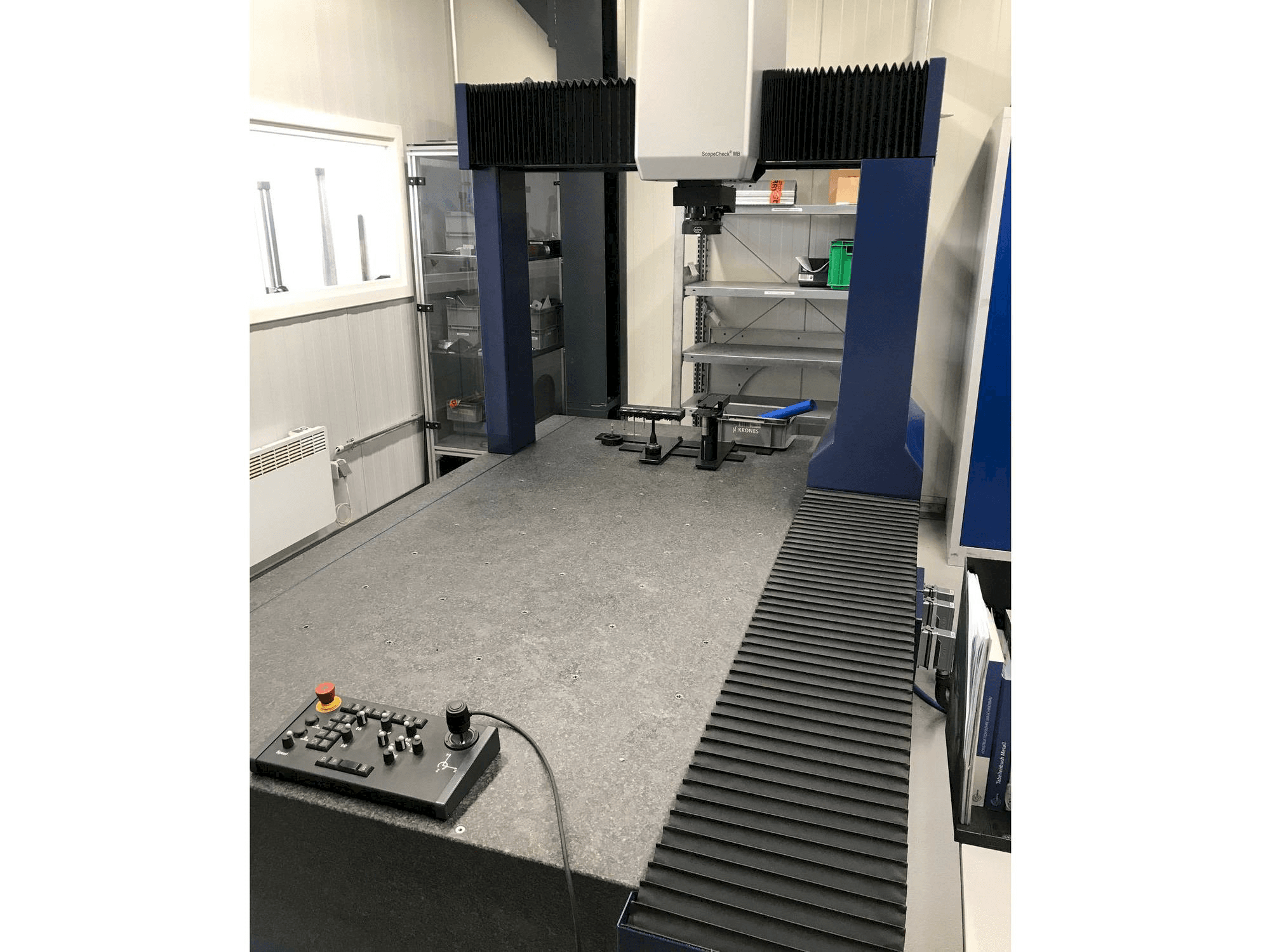 Widok z przodu maszyny Werth ScopeCheck MB/Z 800/1500/700 3D CNC