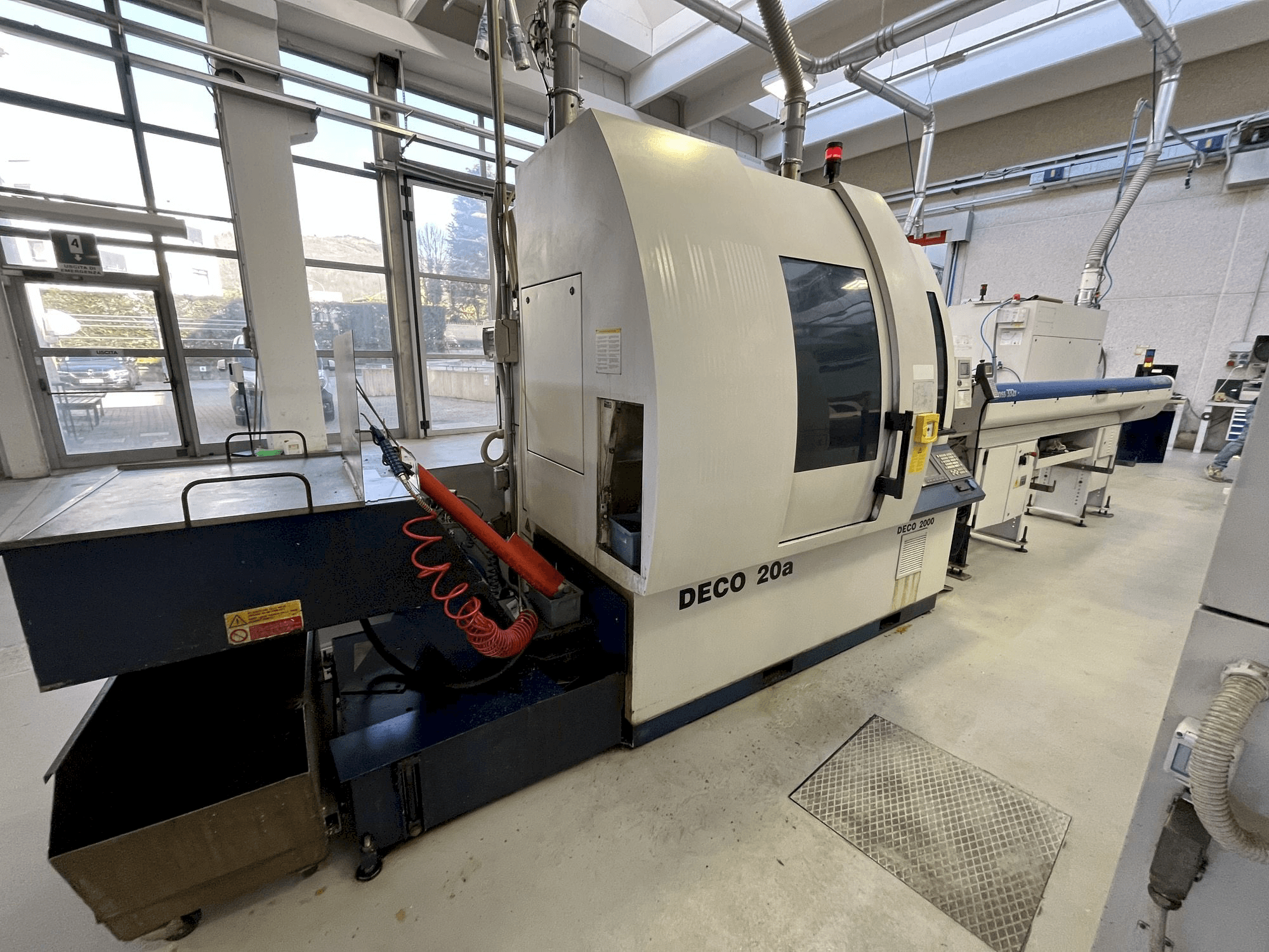 Widok z przodu maszyny TORNOS DECO 20A