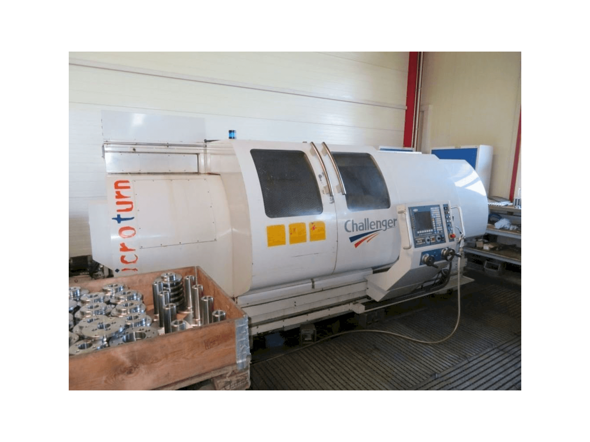 Widok z przodu maszyny Challenger Microturn BNC 2680