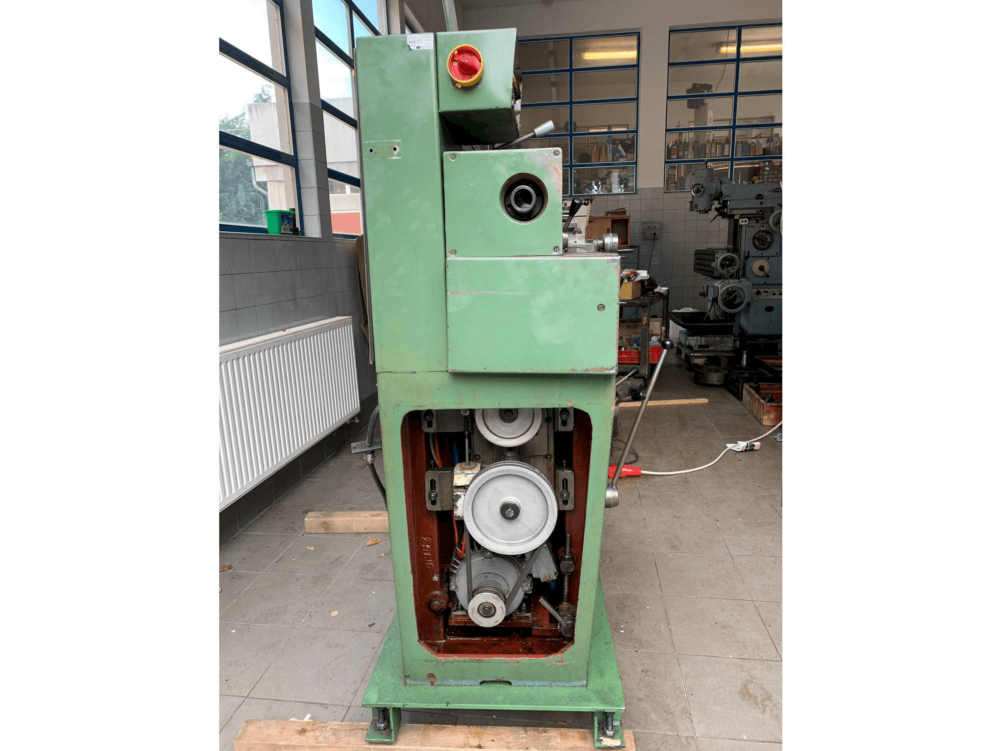 Widok z przodu maszyny TOS Sm 16-A