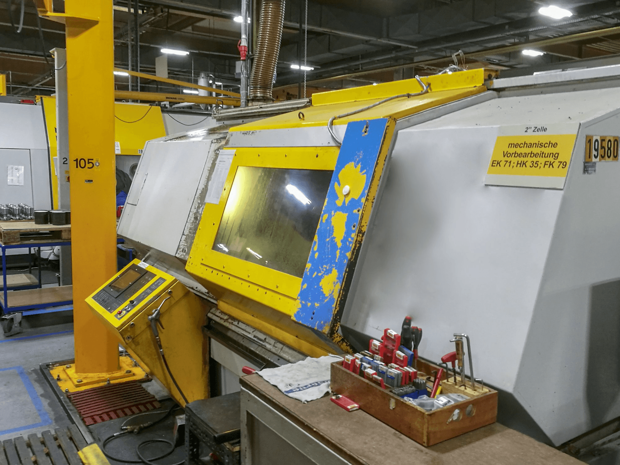 Widok z prawej maszyny OERLIKON BOEHRINGER VDF 250 C-F