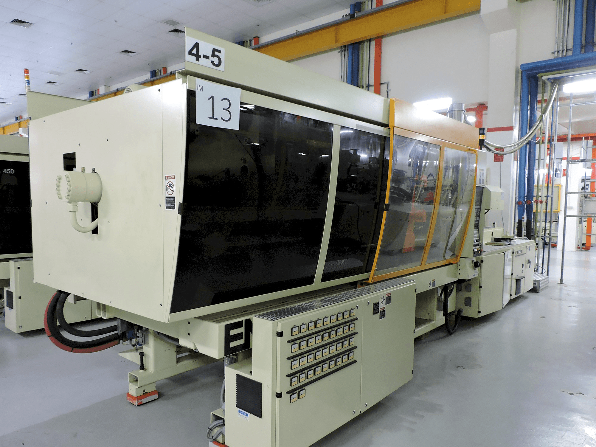 Widok z lewej maszyny ENGEL TOGGLE 1350/450