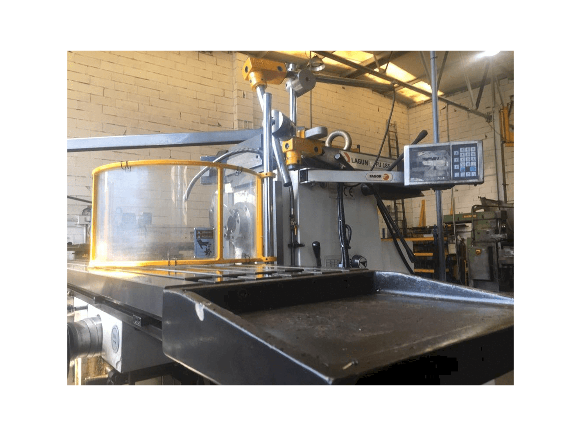 Widok z przodu maszyny LAGUN FU-185