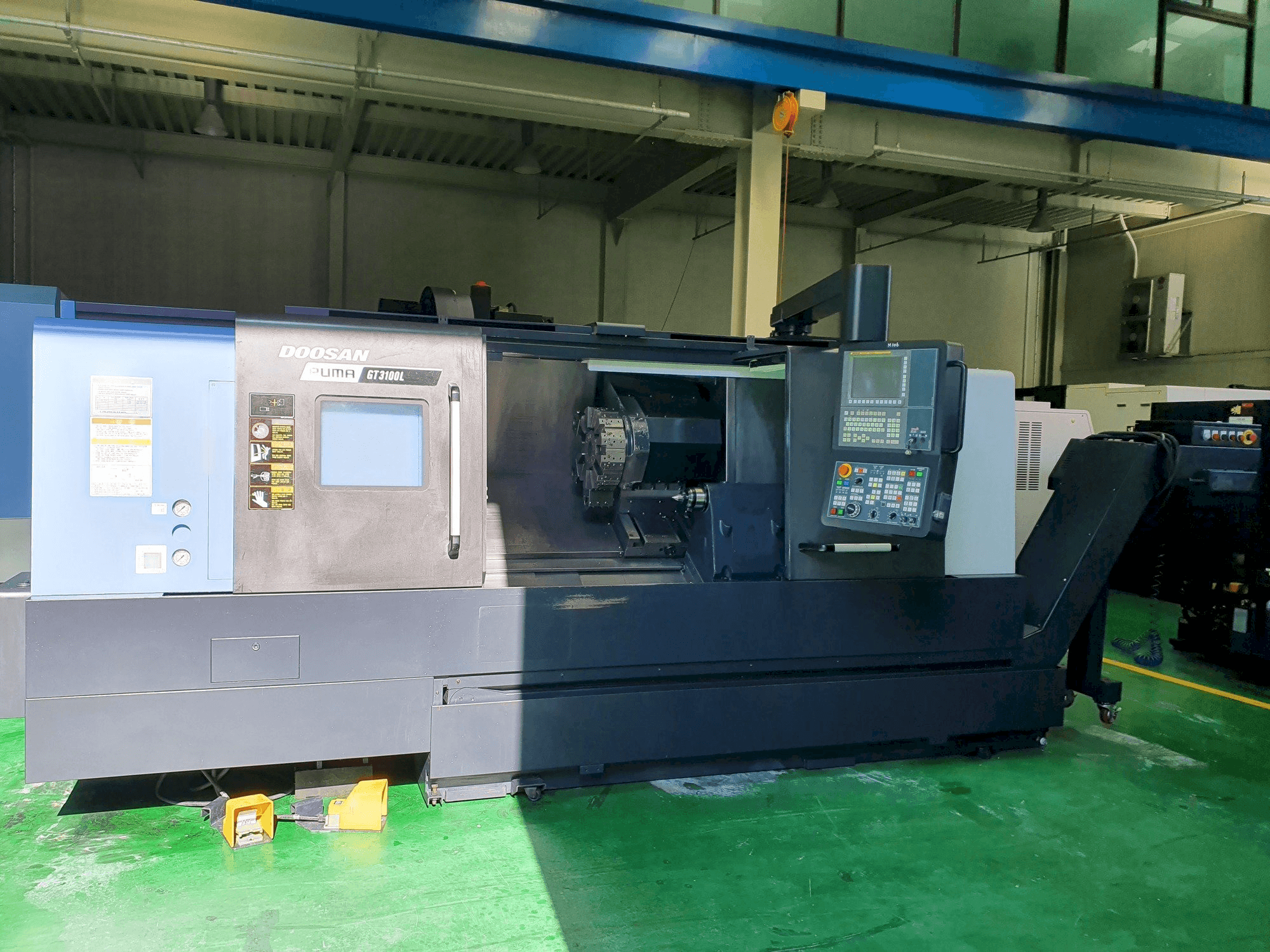 Widok z przodu maszyny Doosan PUMA GT3100L