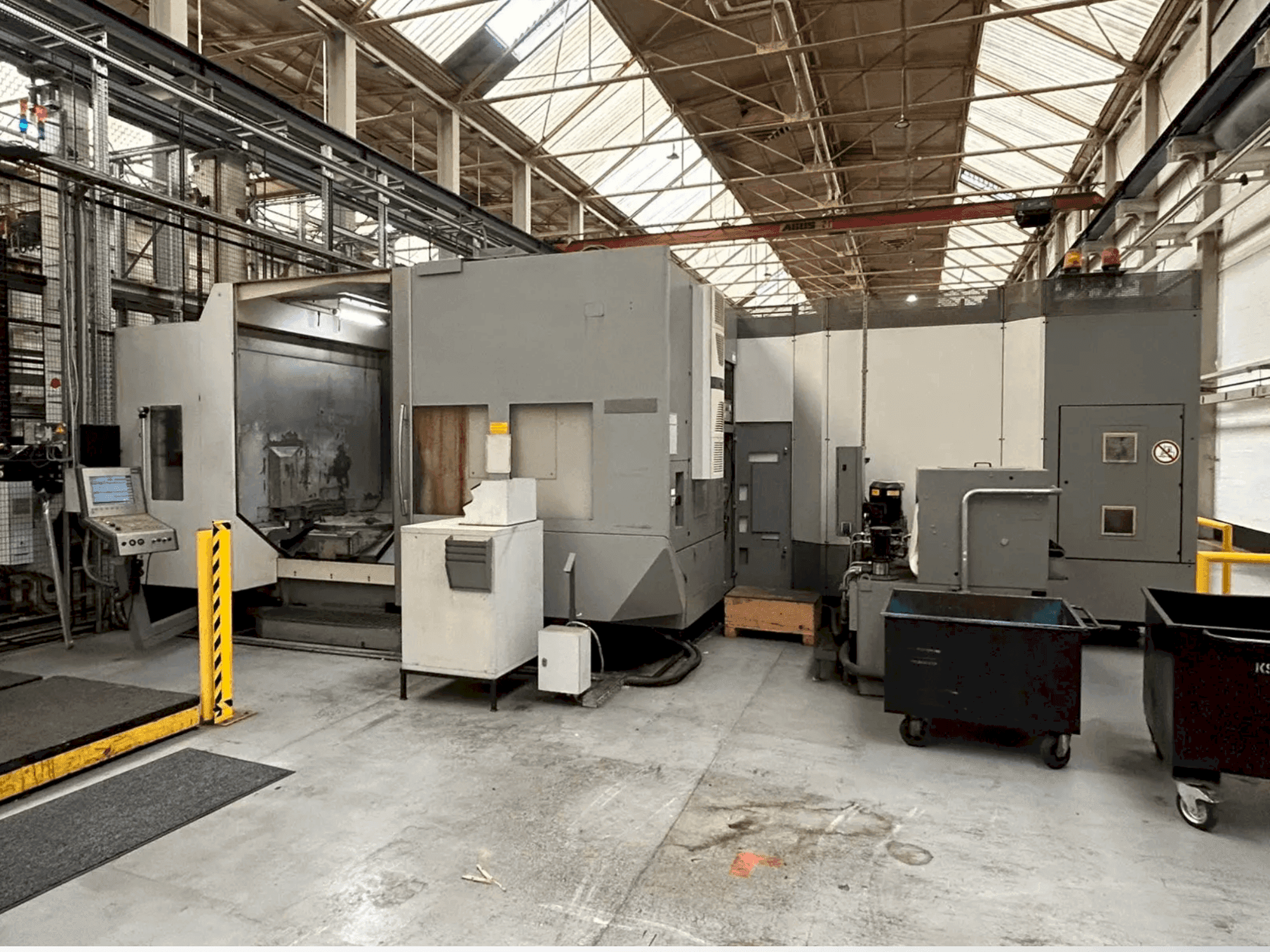 Widok z przodu maszyny DMG DMC 100 H