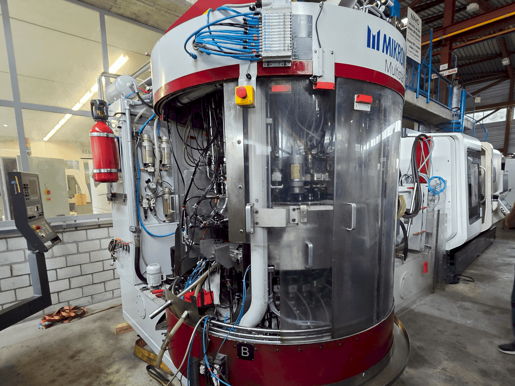 Widok z przodu maszyny MIKRON Multistar CX-24/500R