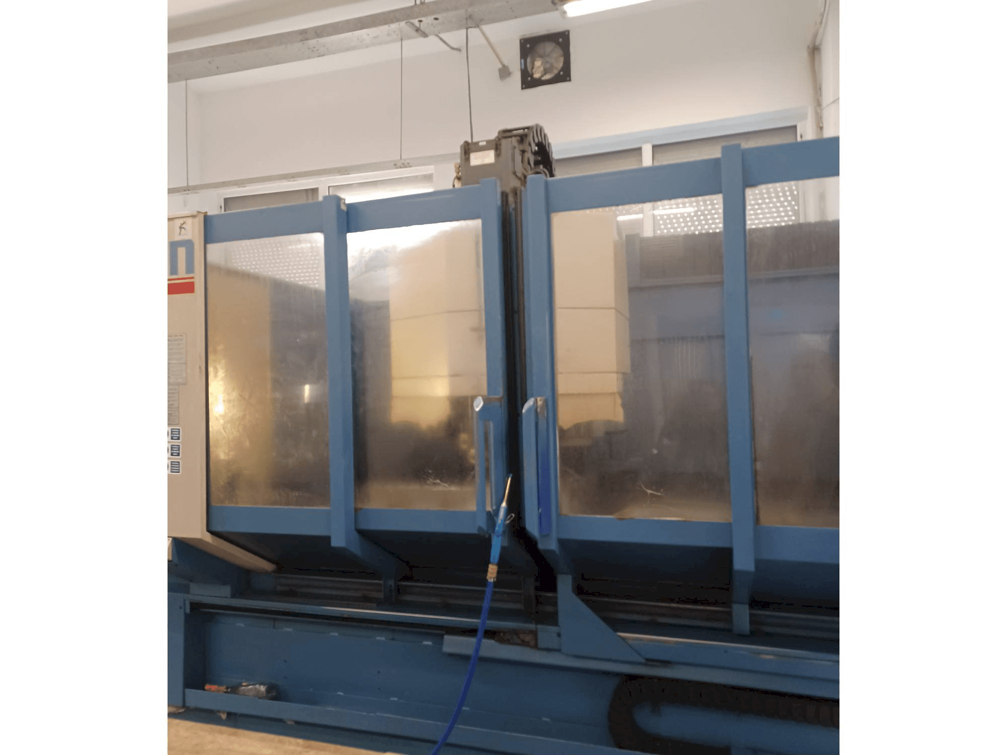 Widok z przodu maszyny CHIRON FZ 18 L