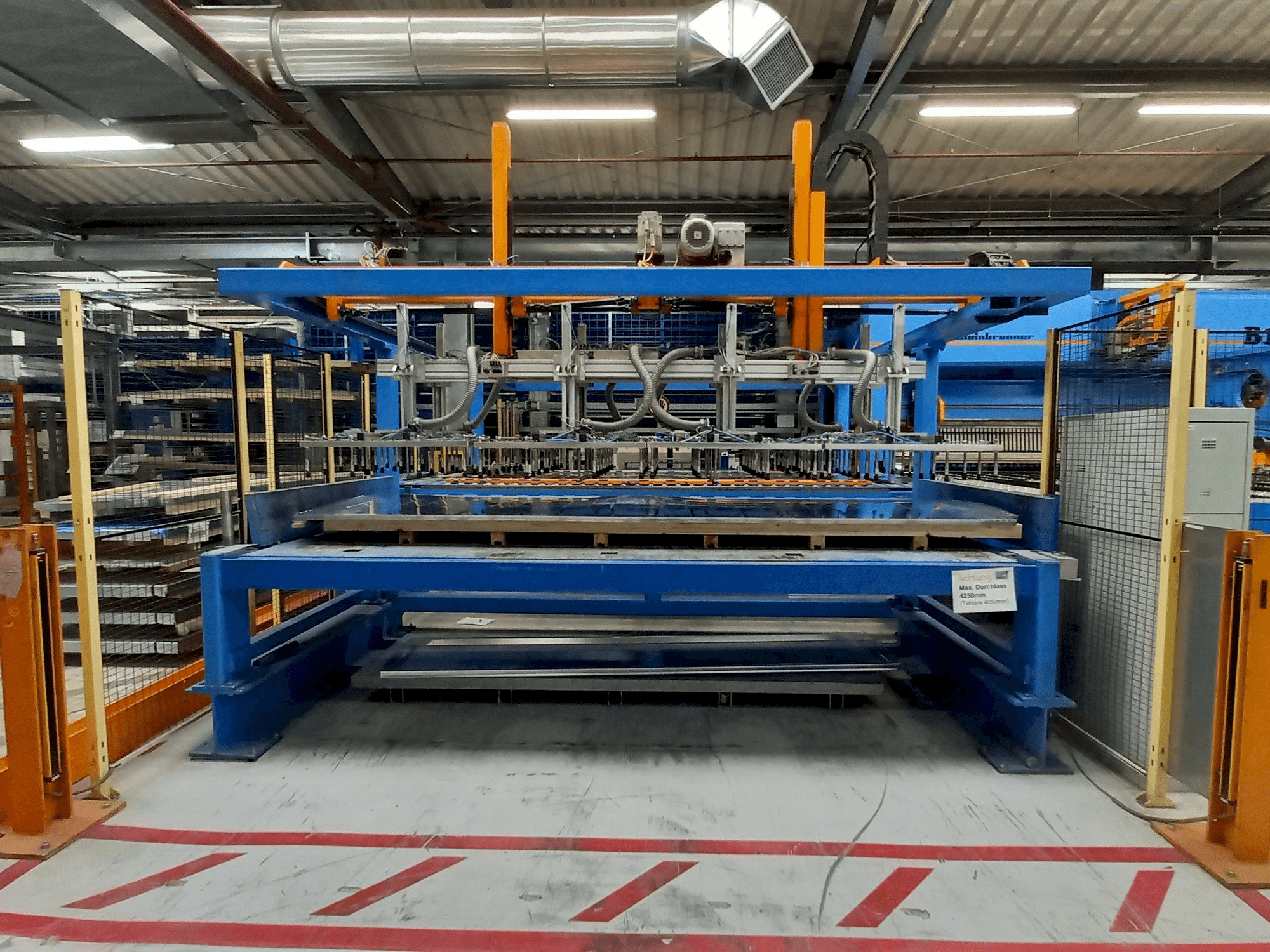 Widok z przodu maszyny Weinbrenner B 12