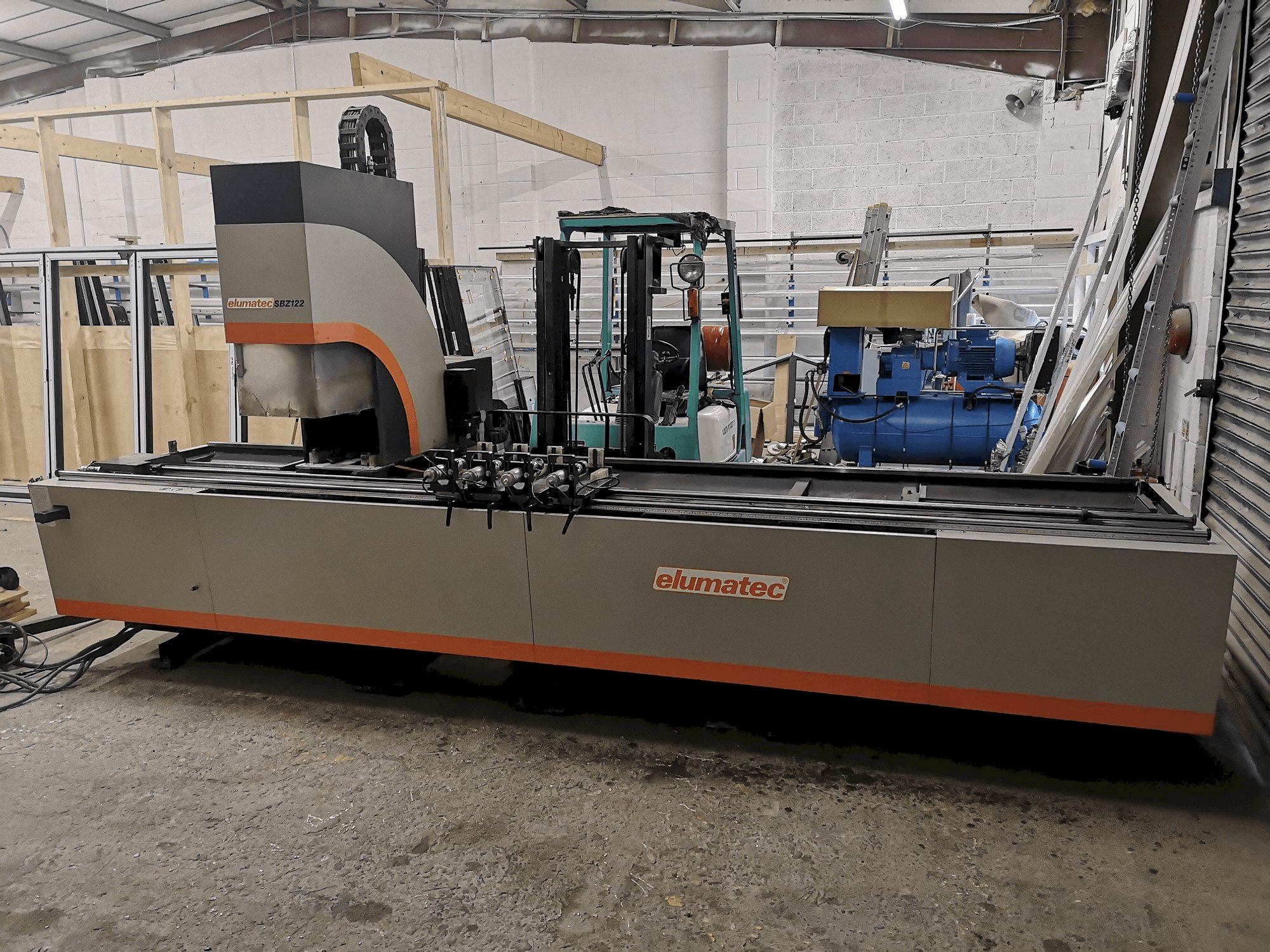 Widok z przodu maszyny Elumatec SBZ 122/20
