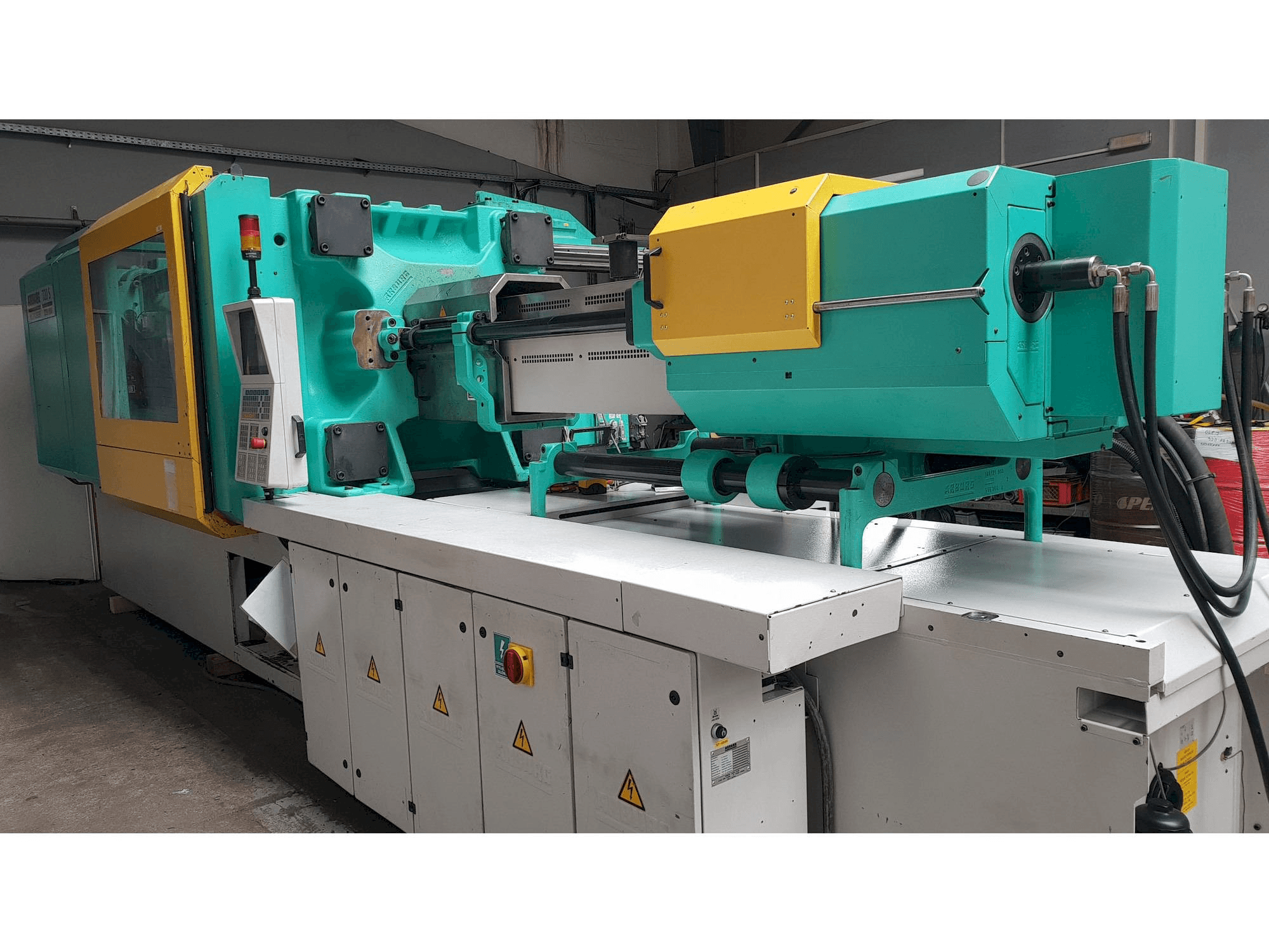 Widok z przodu maszyny Arburg Multilift H 720 - 3200 - 1300