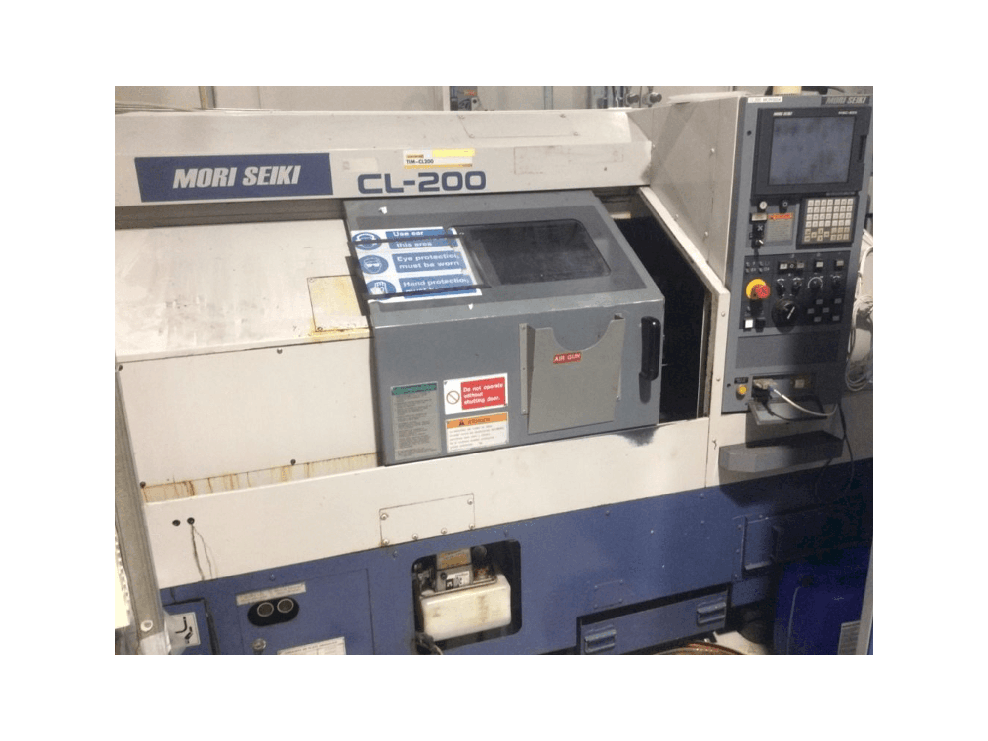 Widok z przodu maszyny MORI SEIKI CL-200