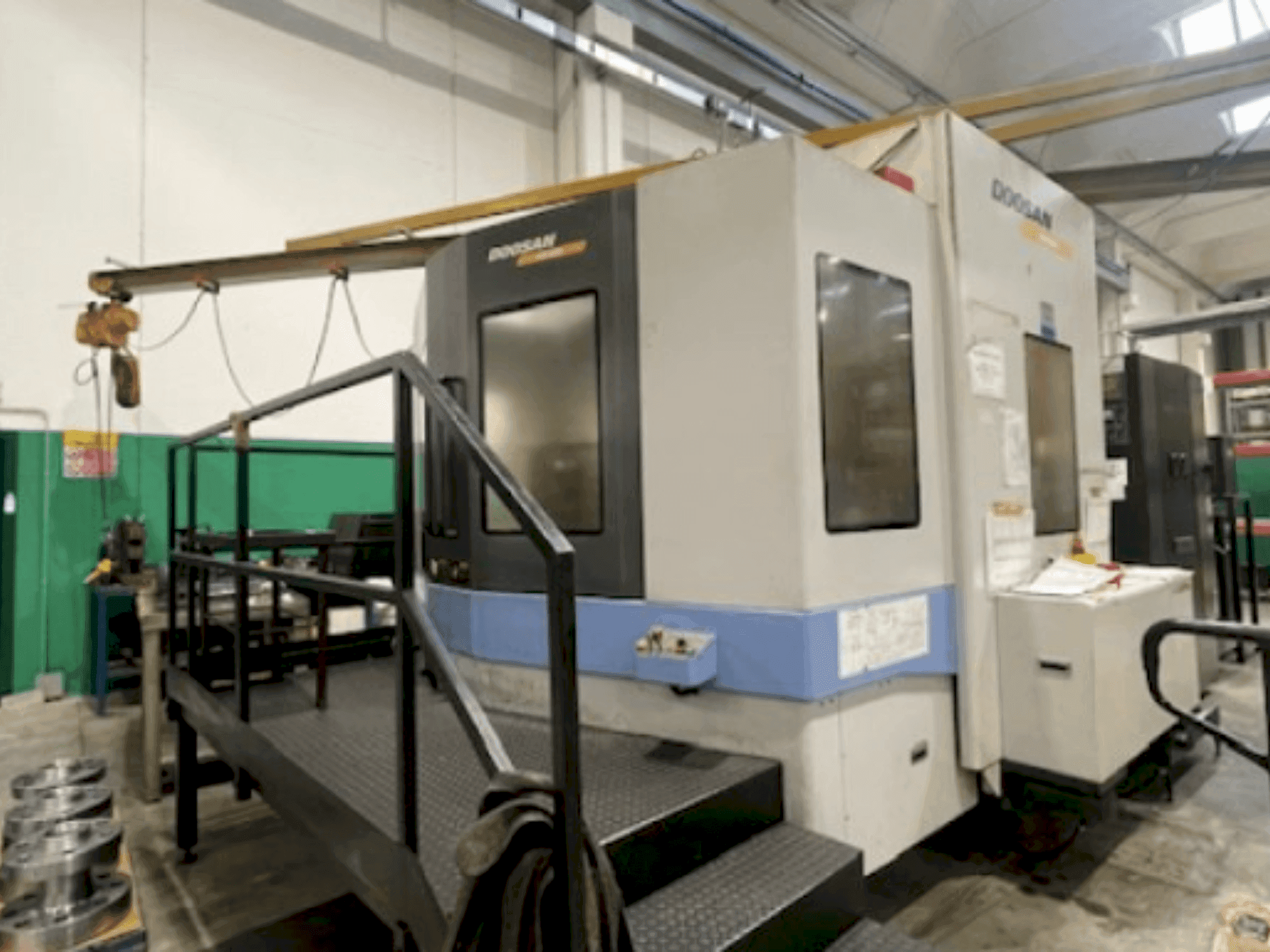 Widok z przodu maszyny DOOSAN HM 800 (2008)