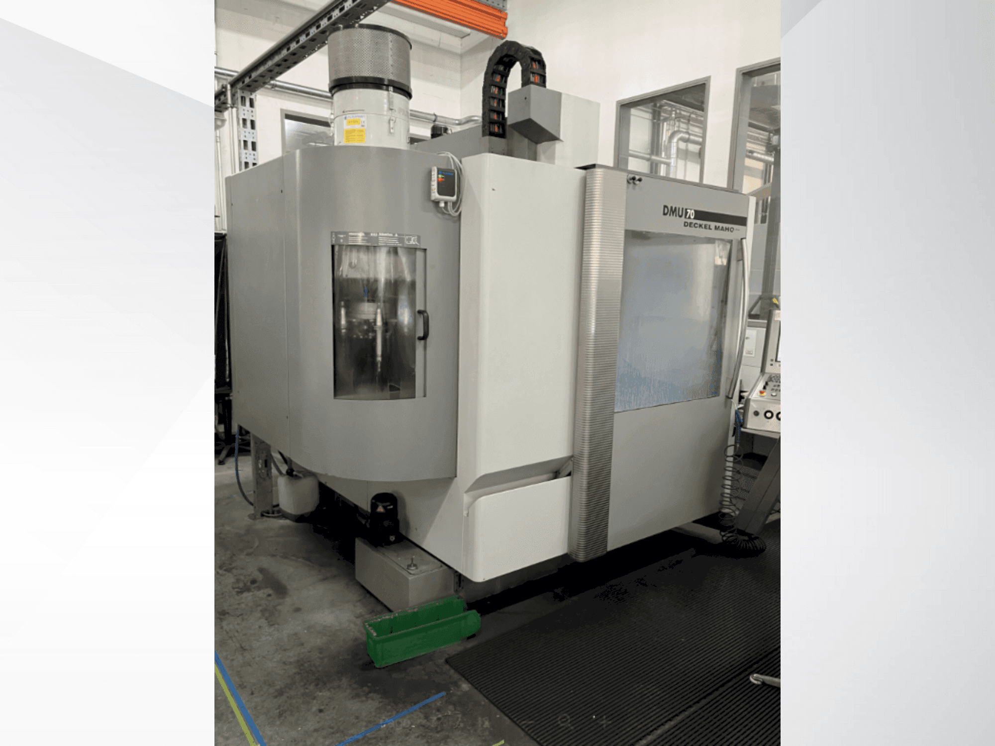 Widok z przodu maszyny DMG DECKEL MAHO DMU 70