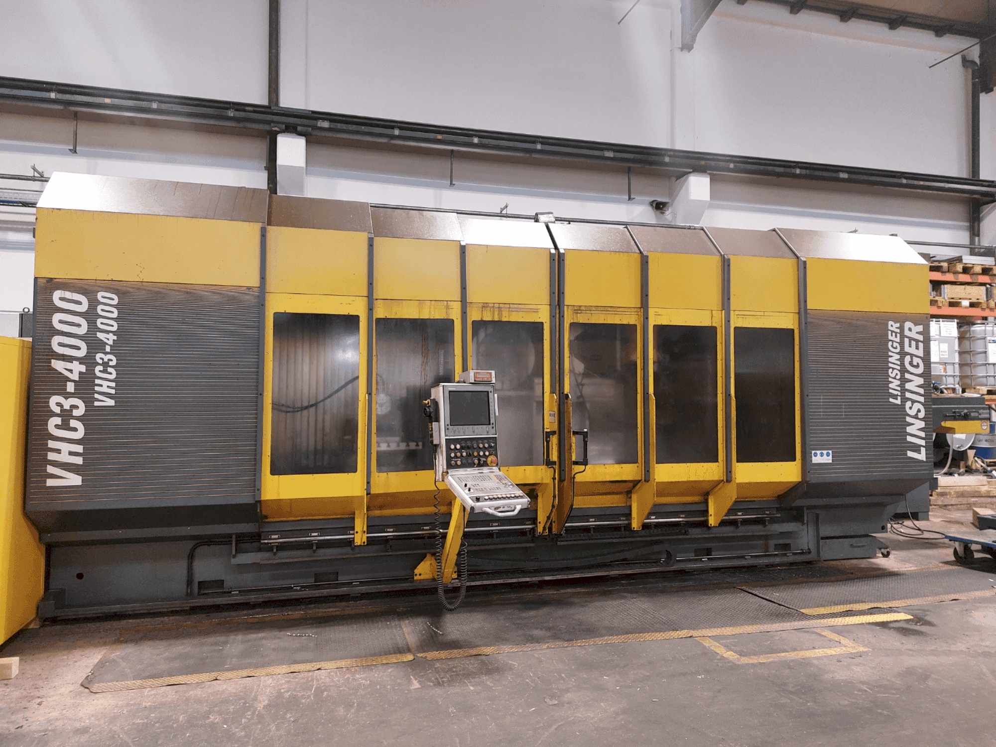 Widok z przodu maszyny AXA VHC 3-4000 M/2E