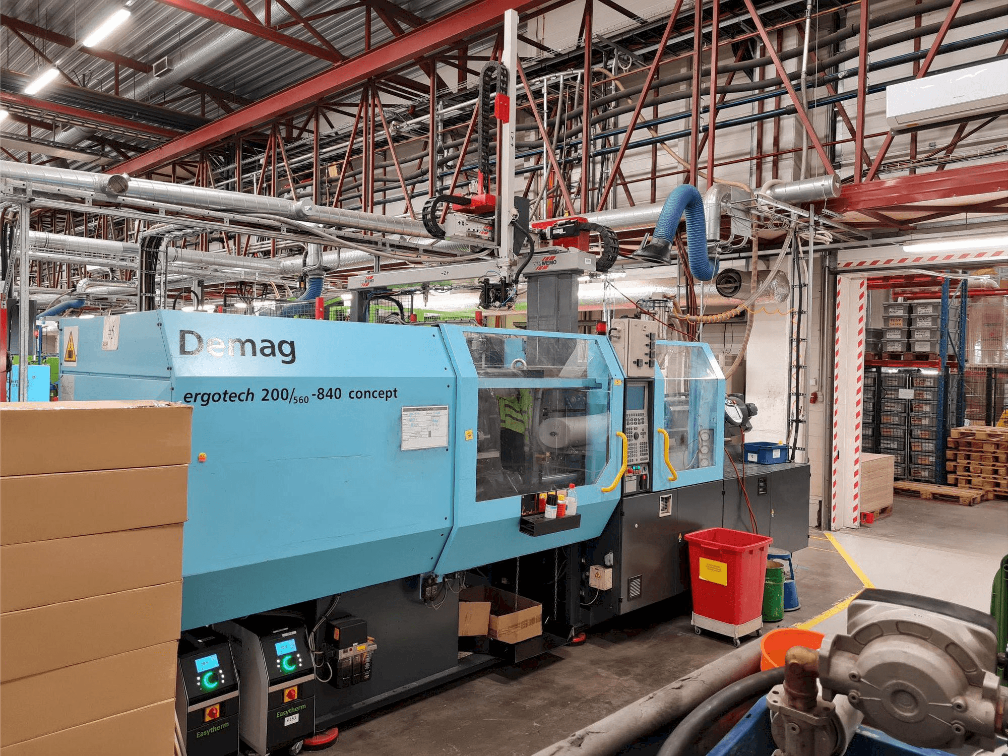 Widok z przodu maszyny DEMAG Ergotech 200/560-840 concept