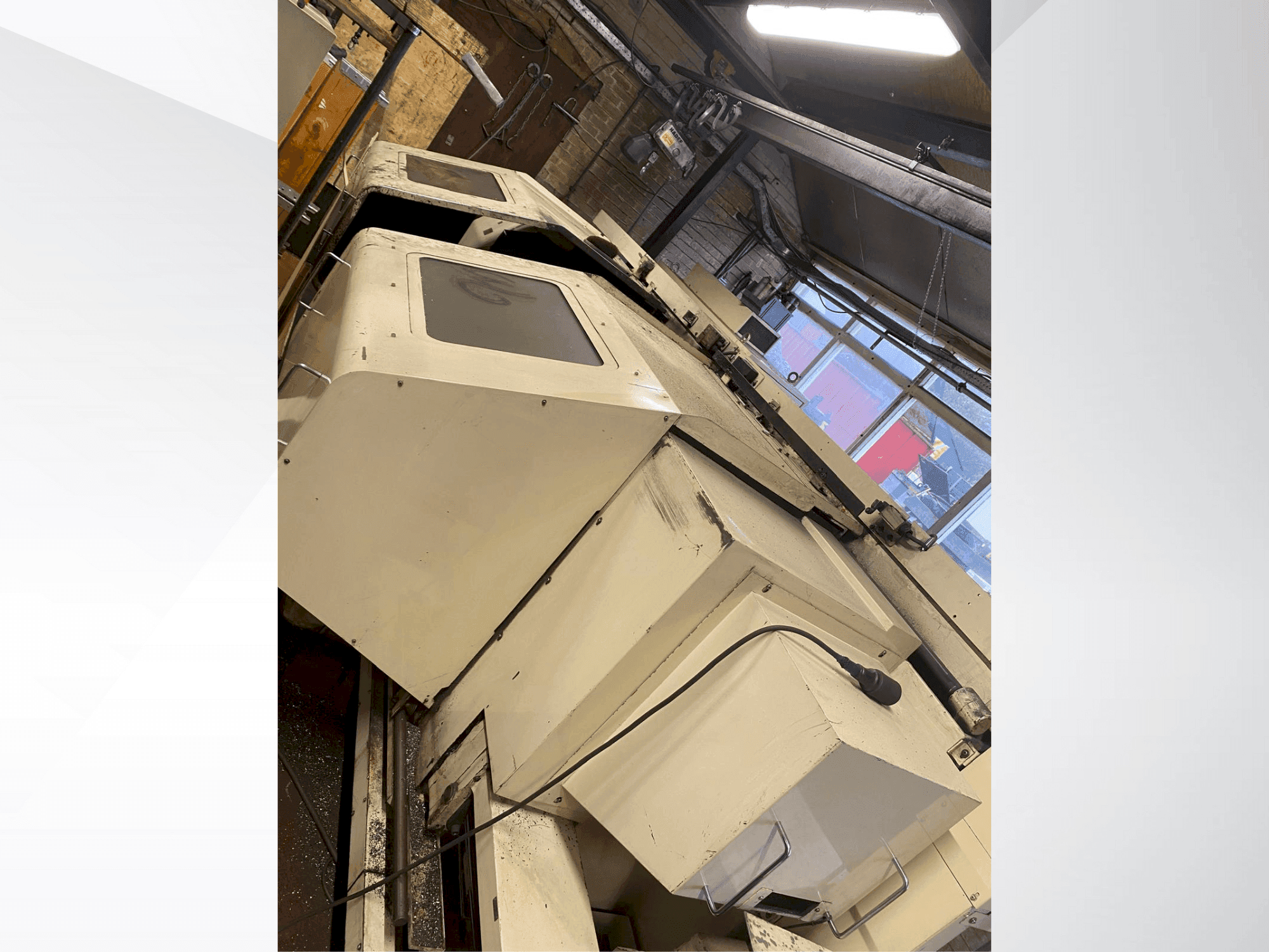 Widok z przodu maszyny Okuma LH35-N